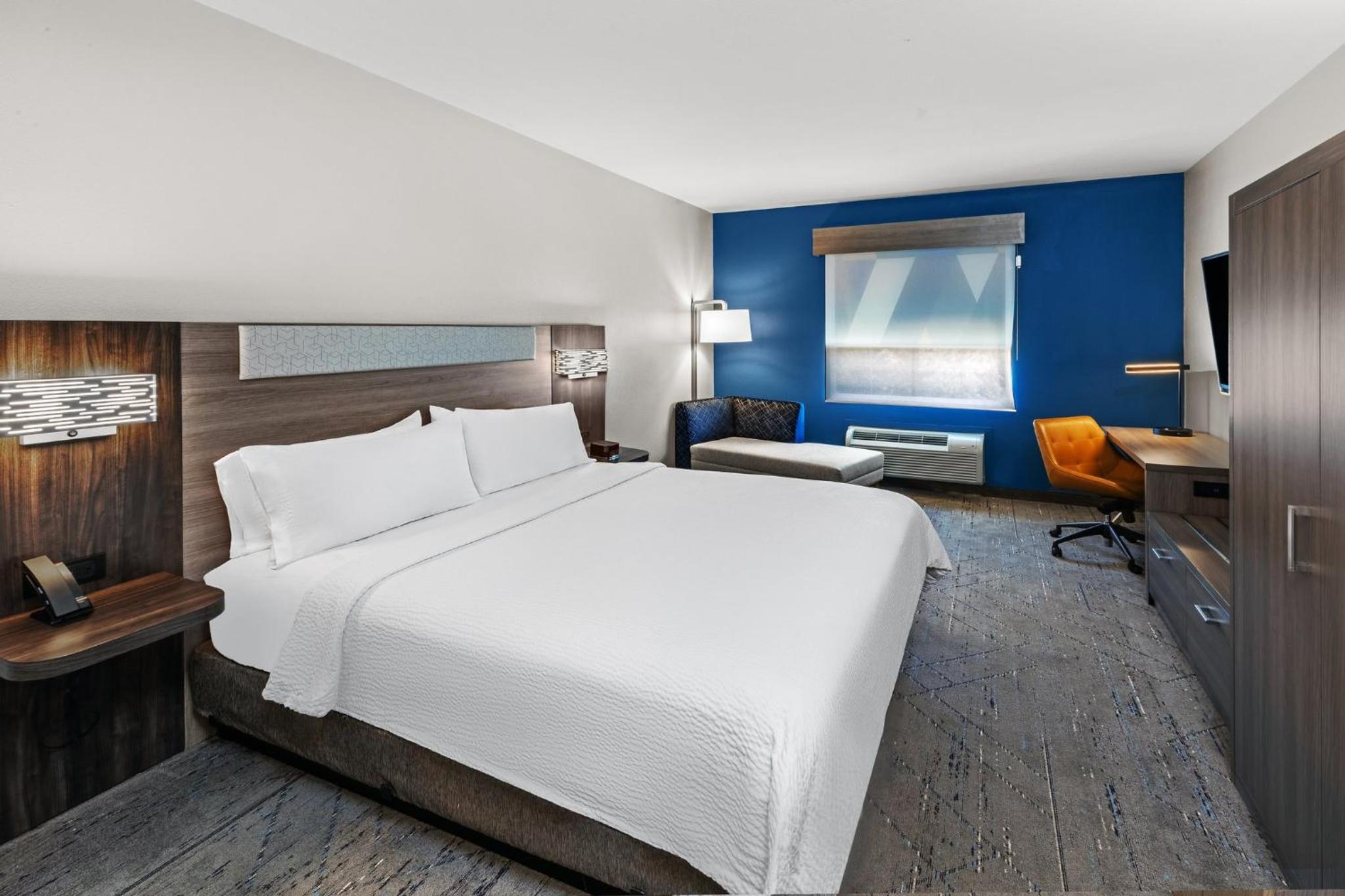 Standard King Room - Photo 3