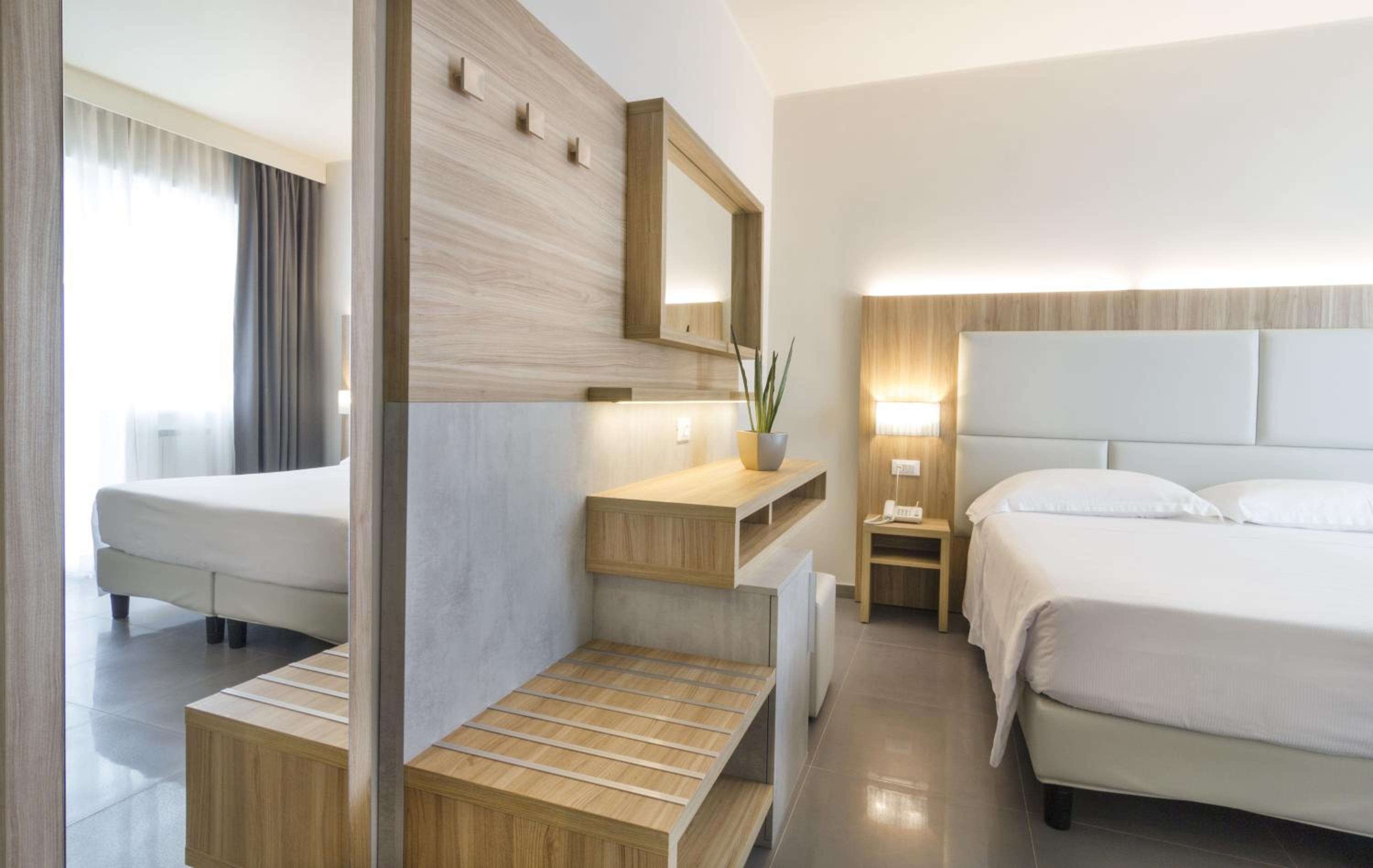 Deluxe Double Room with Sea View photo 2