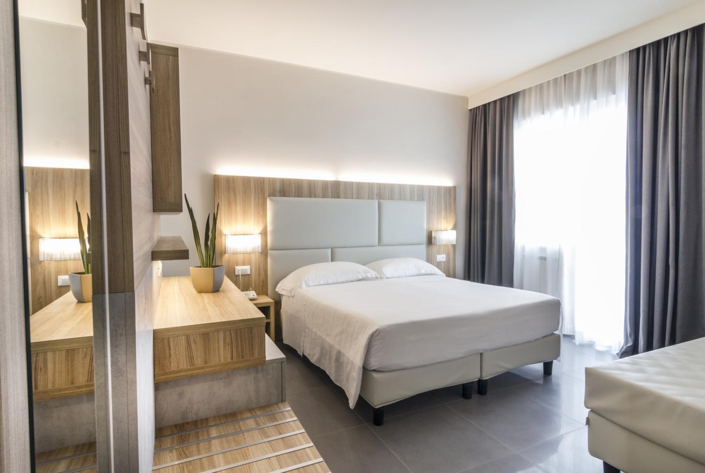 Deluxe Double Room with Sea View photo 3