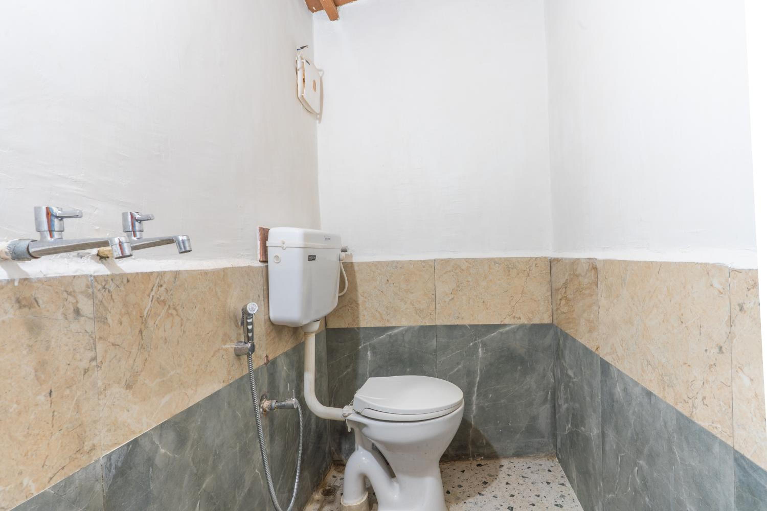 Double Room With Private Bathroom photo 2