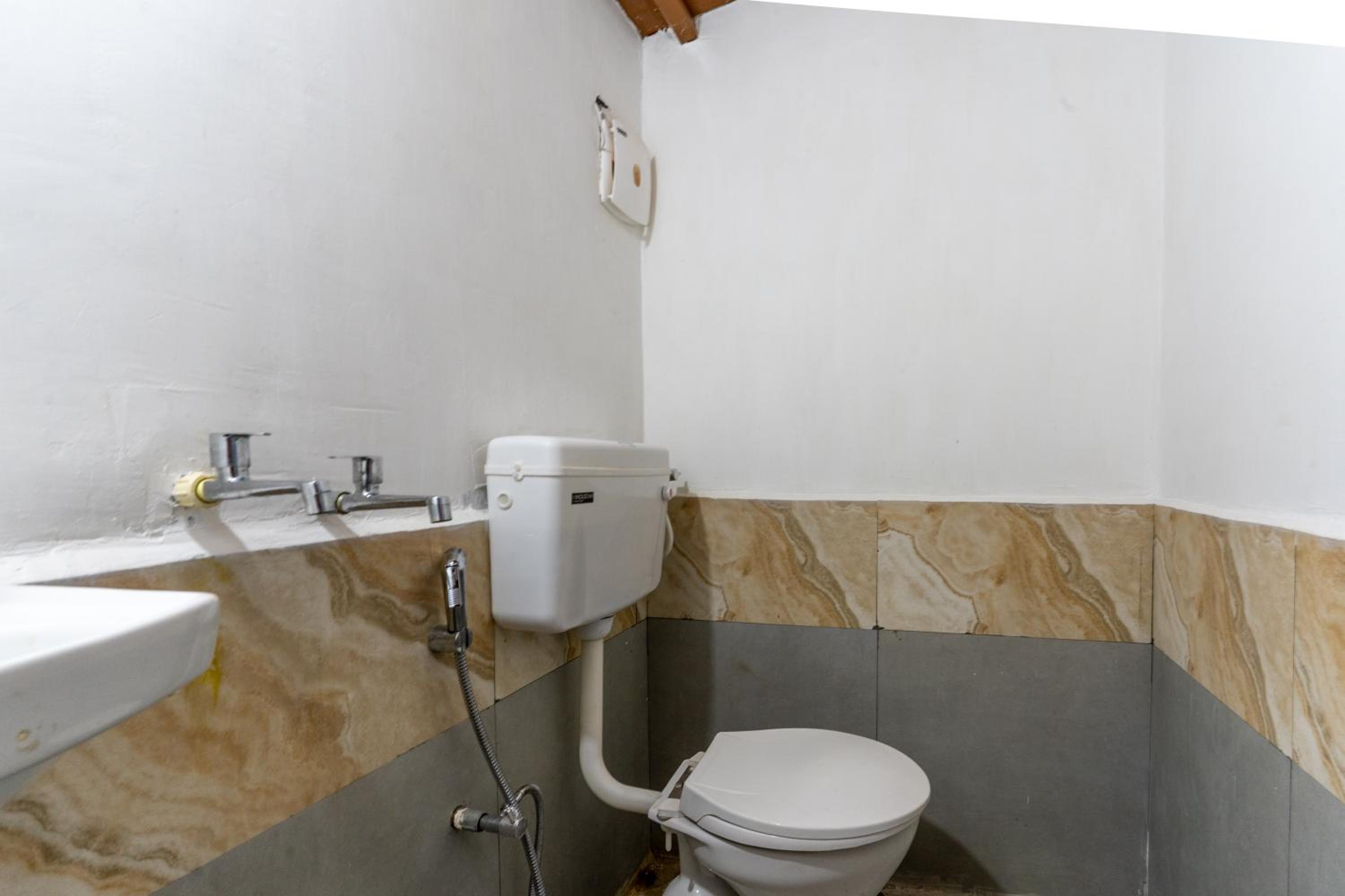 Double Room With Private Bathroom photo 3