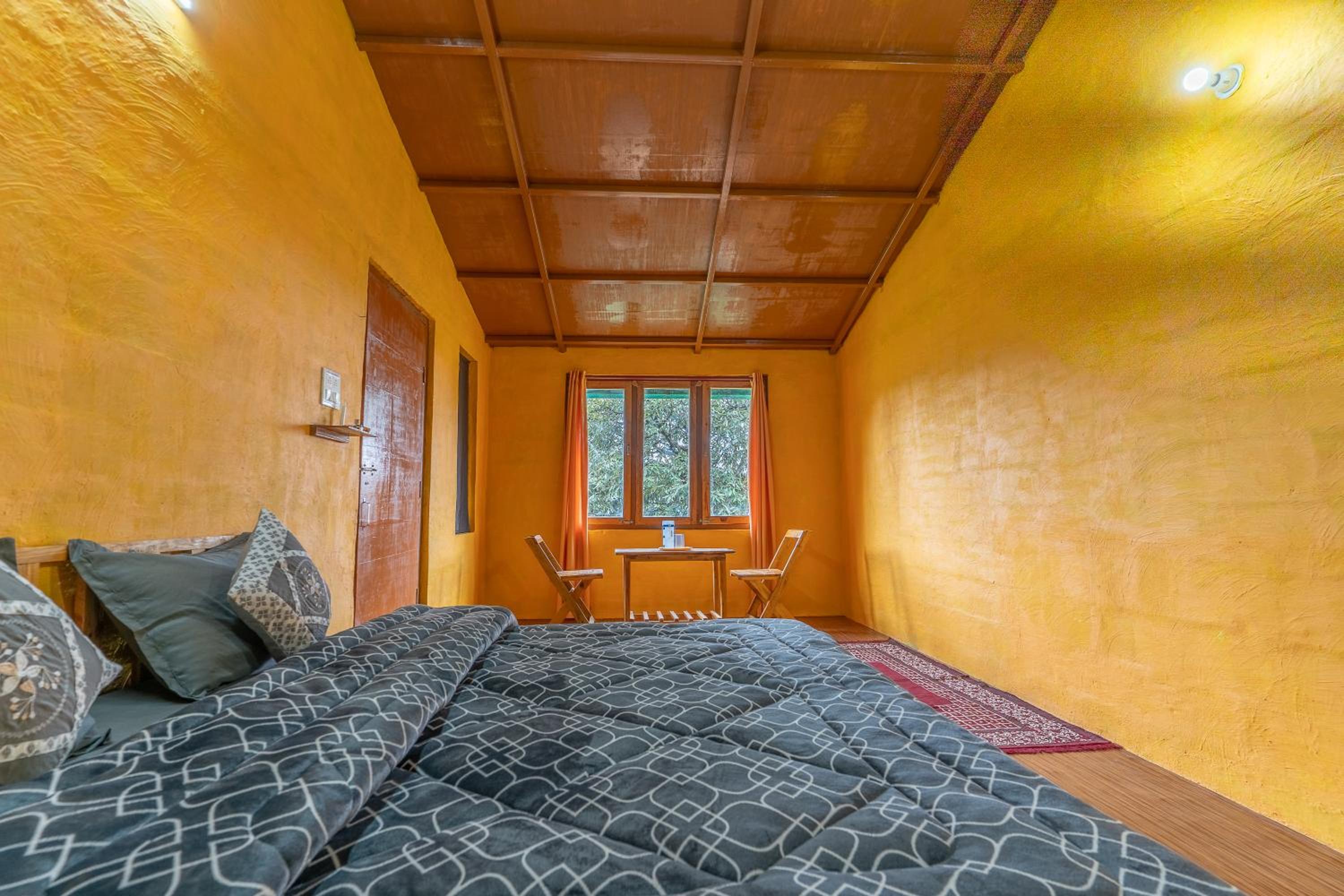 Family Room With Mountain View photo 2