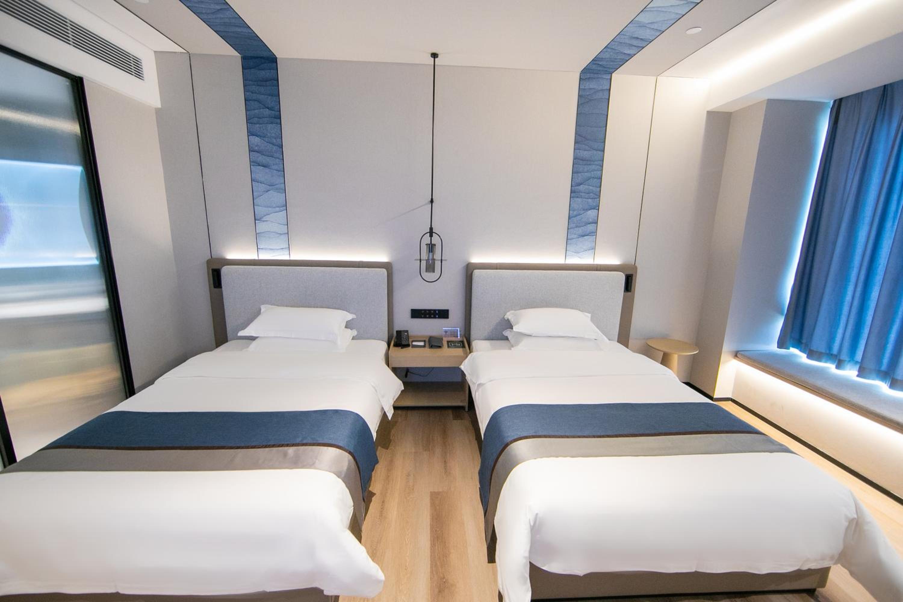 Deluxe Twin Room photo 2