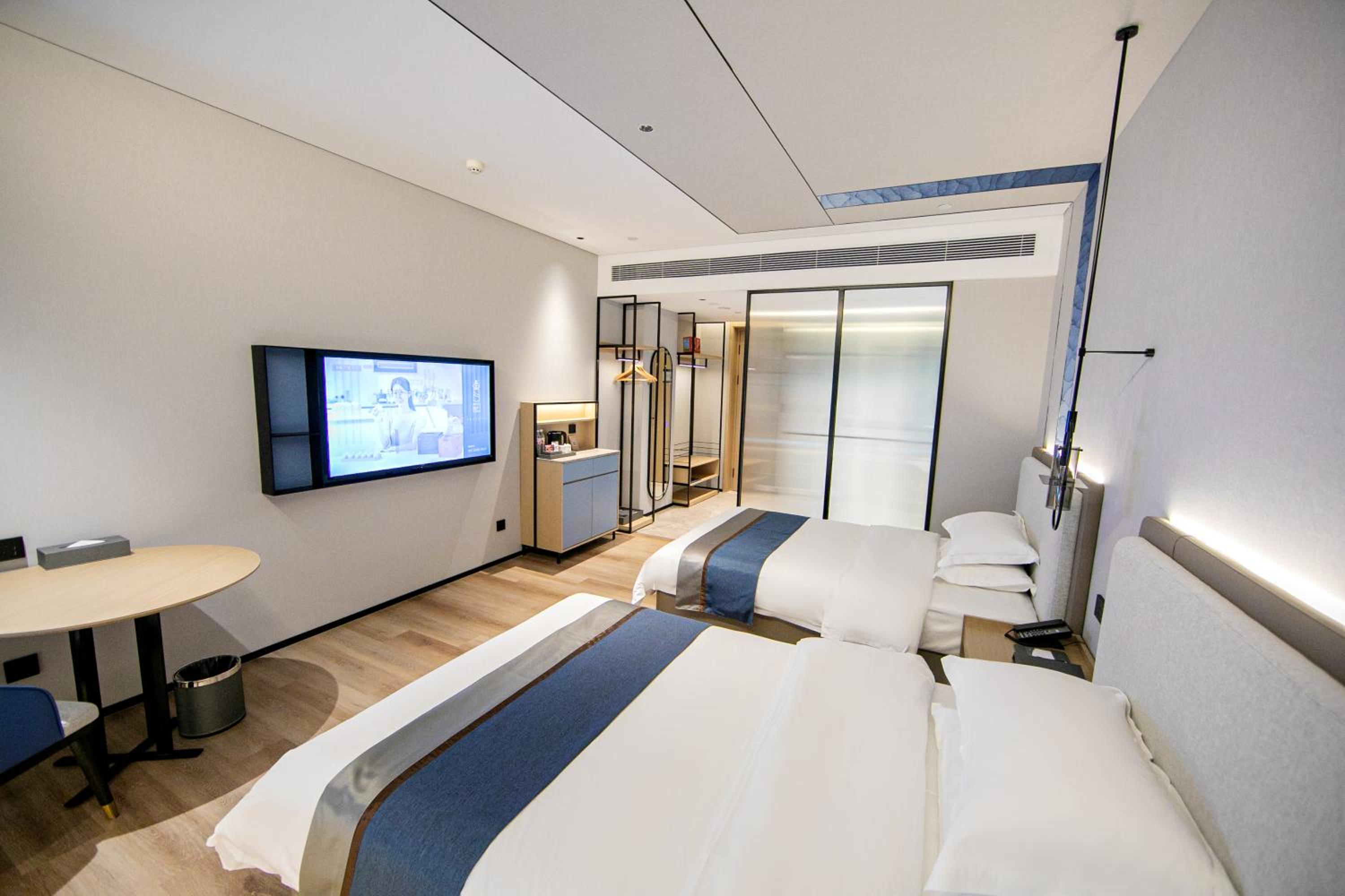 Deluxe Twin Room photo 3