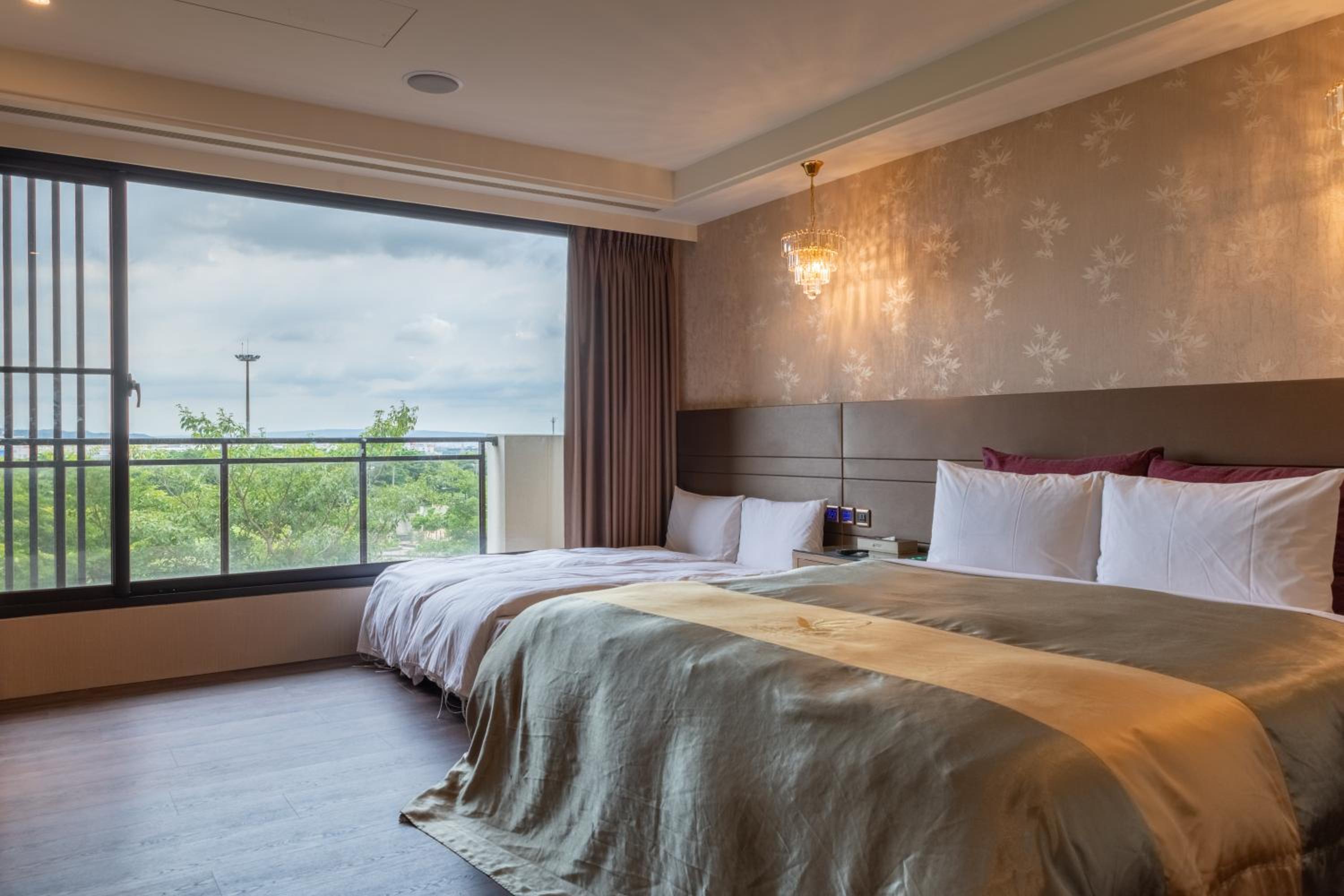 Economy Triple Room photo 3