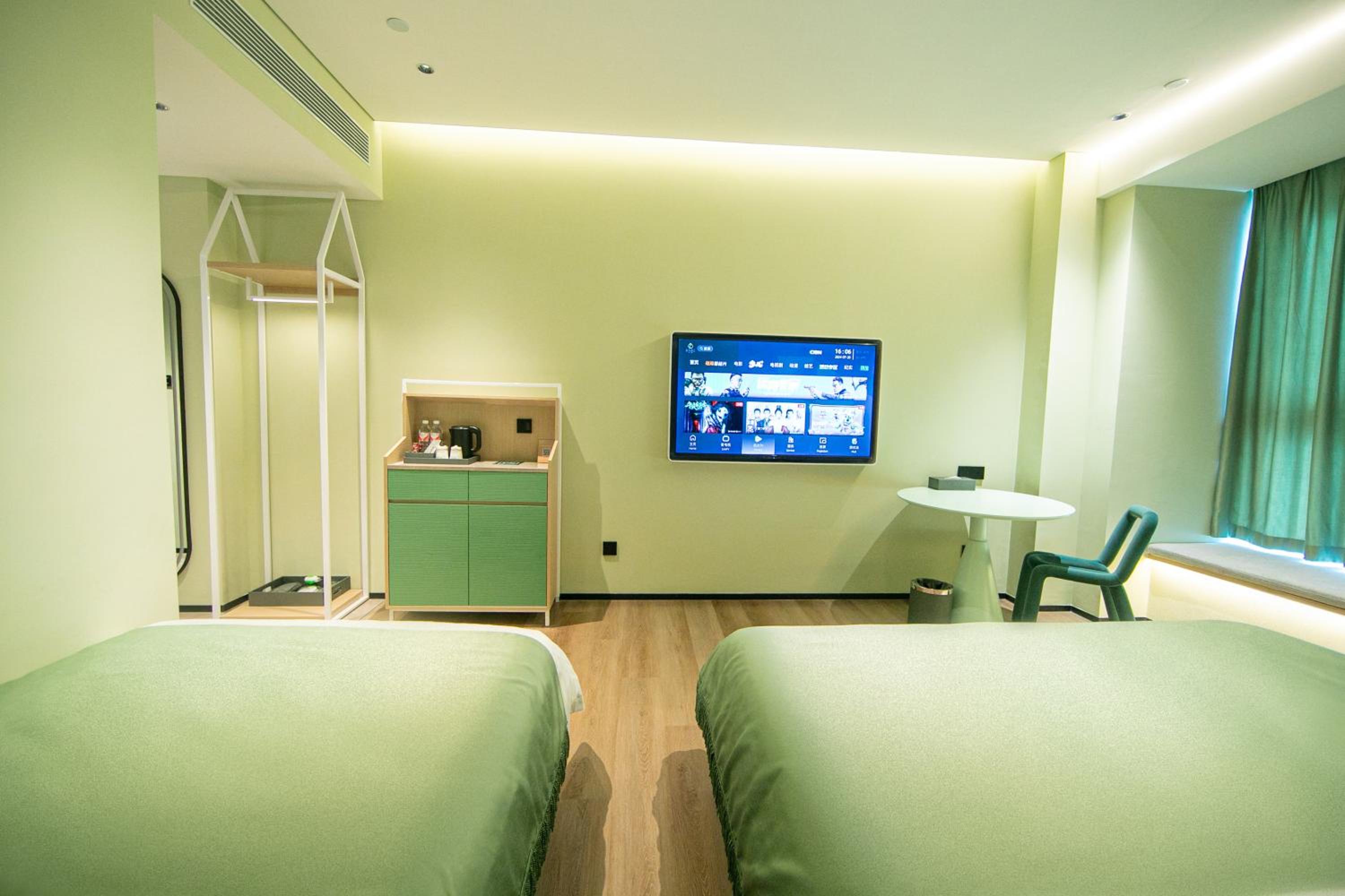 Deluxe Family Suite photo 2