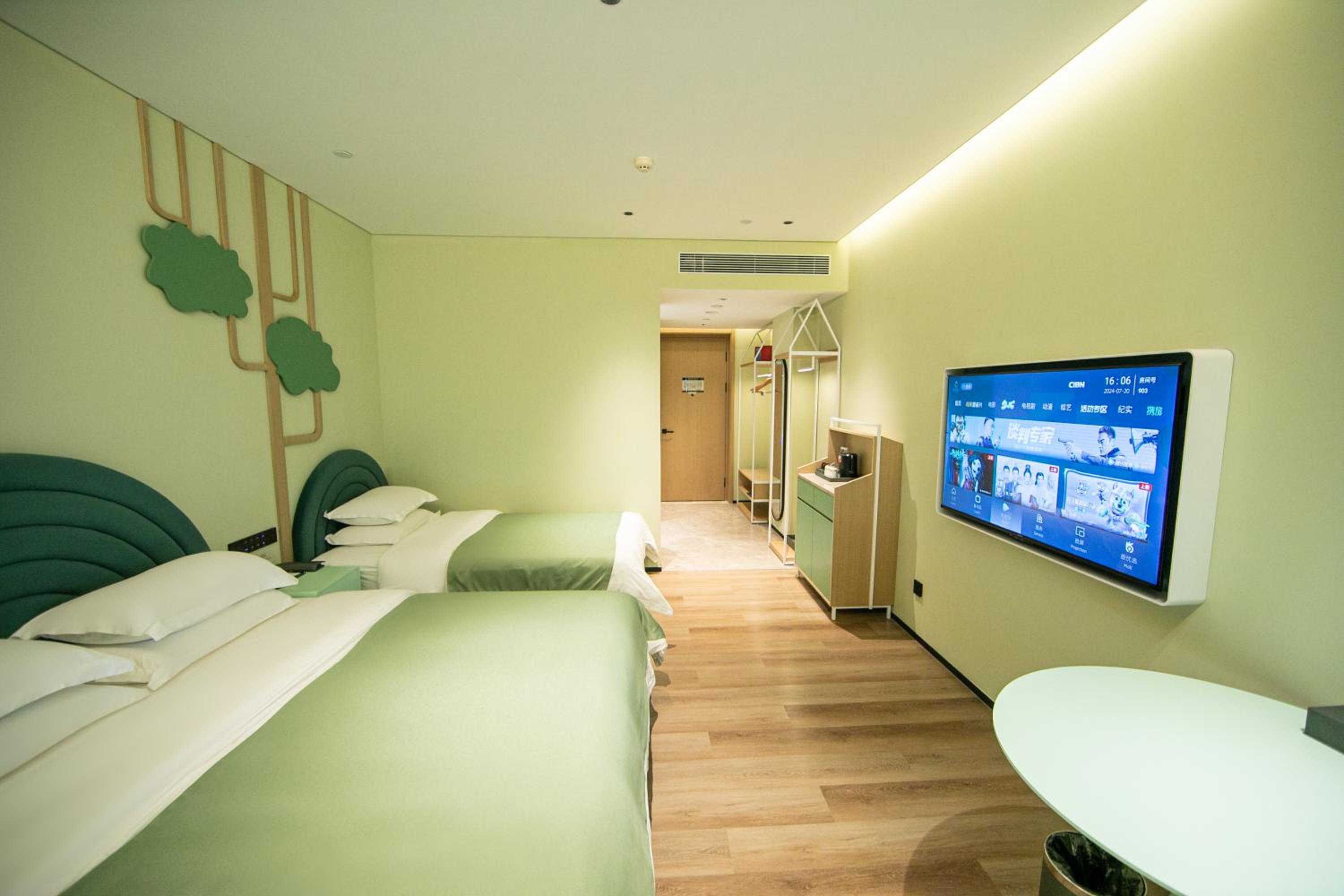 Deluxe Family Suite photo 3