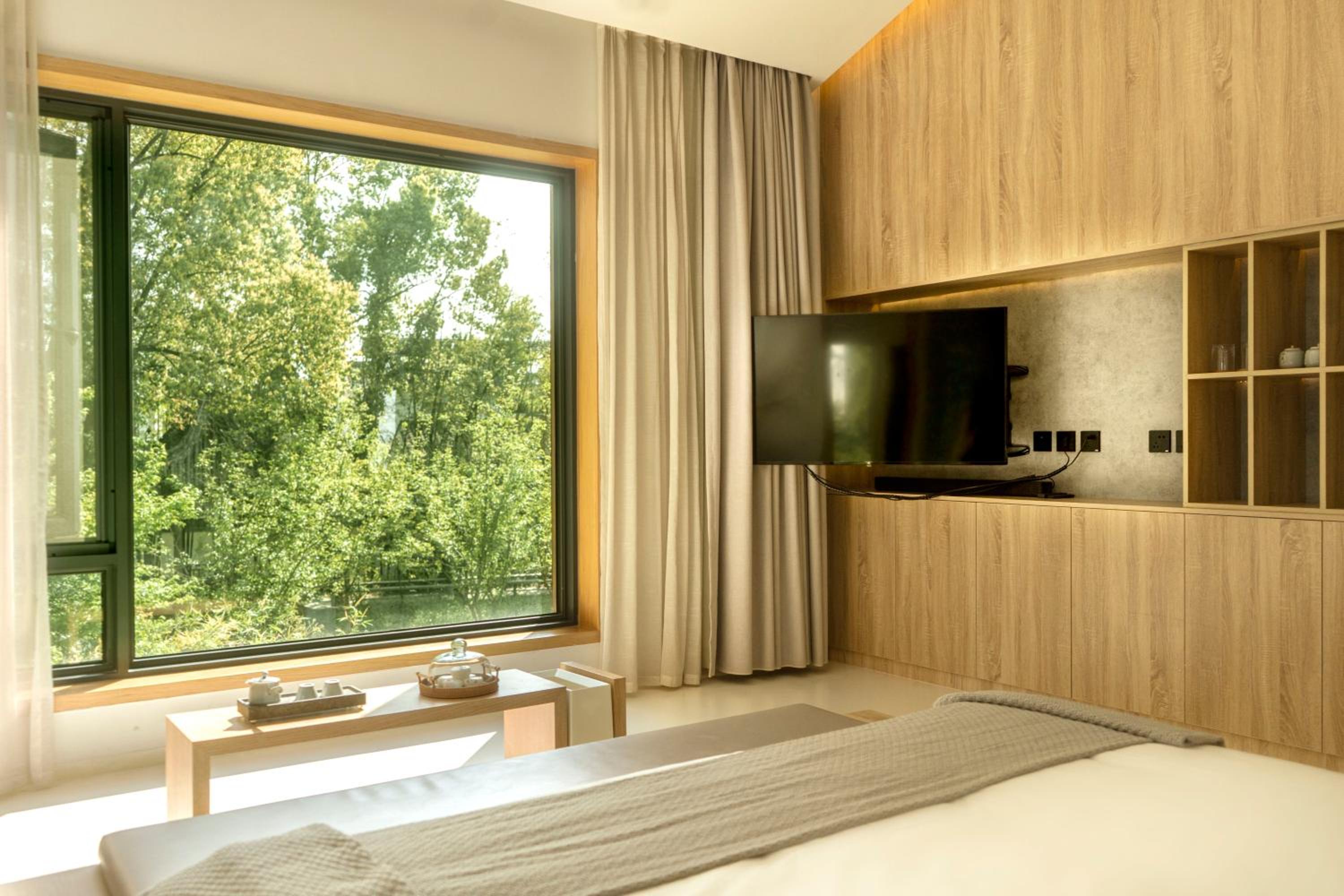 Deluxe King Room photo 1