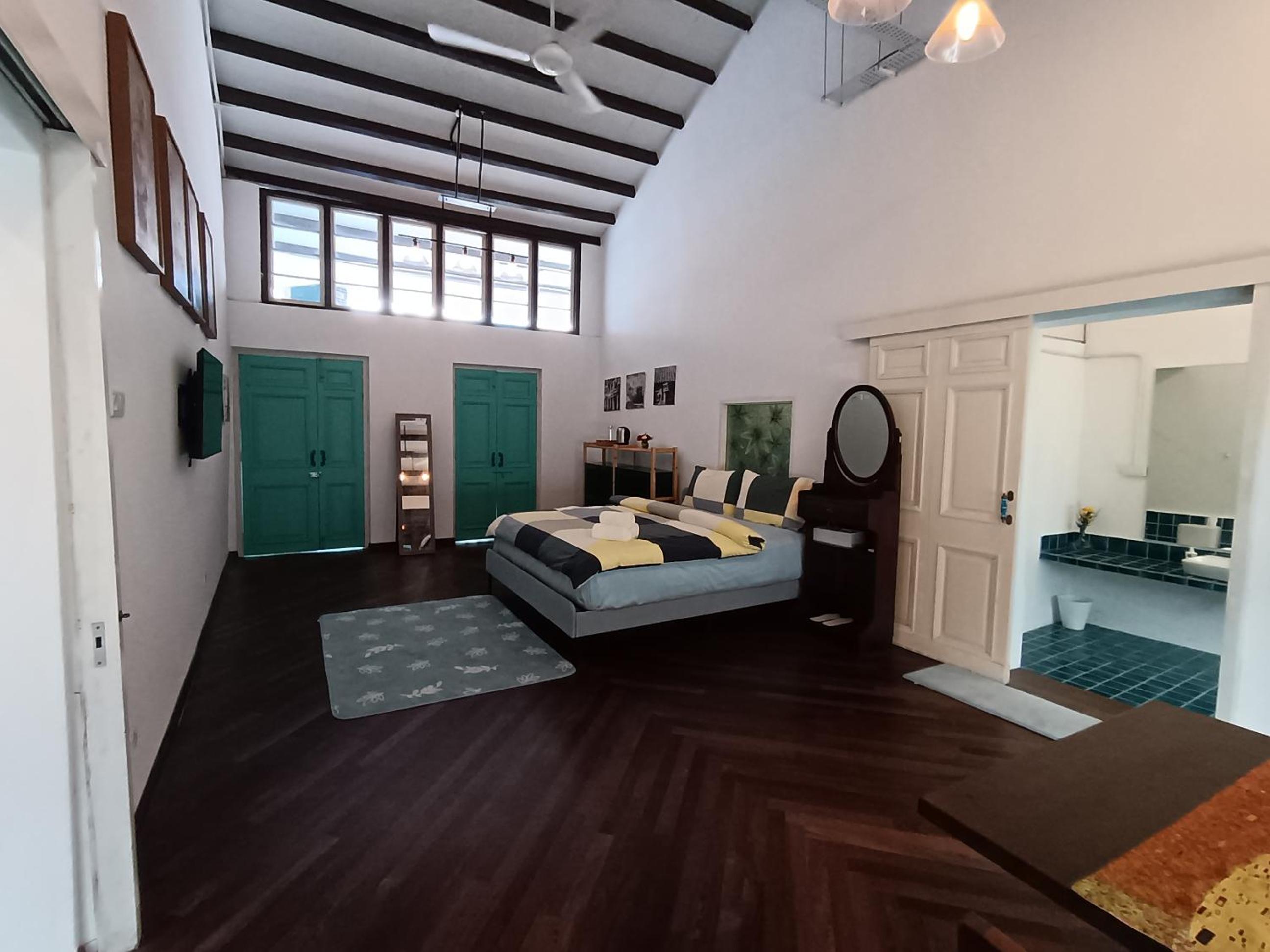 Deluxe King Suite - Photo 1