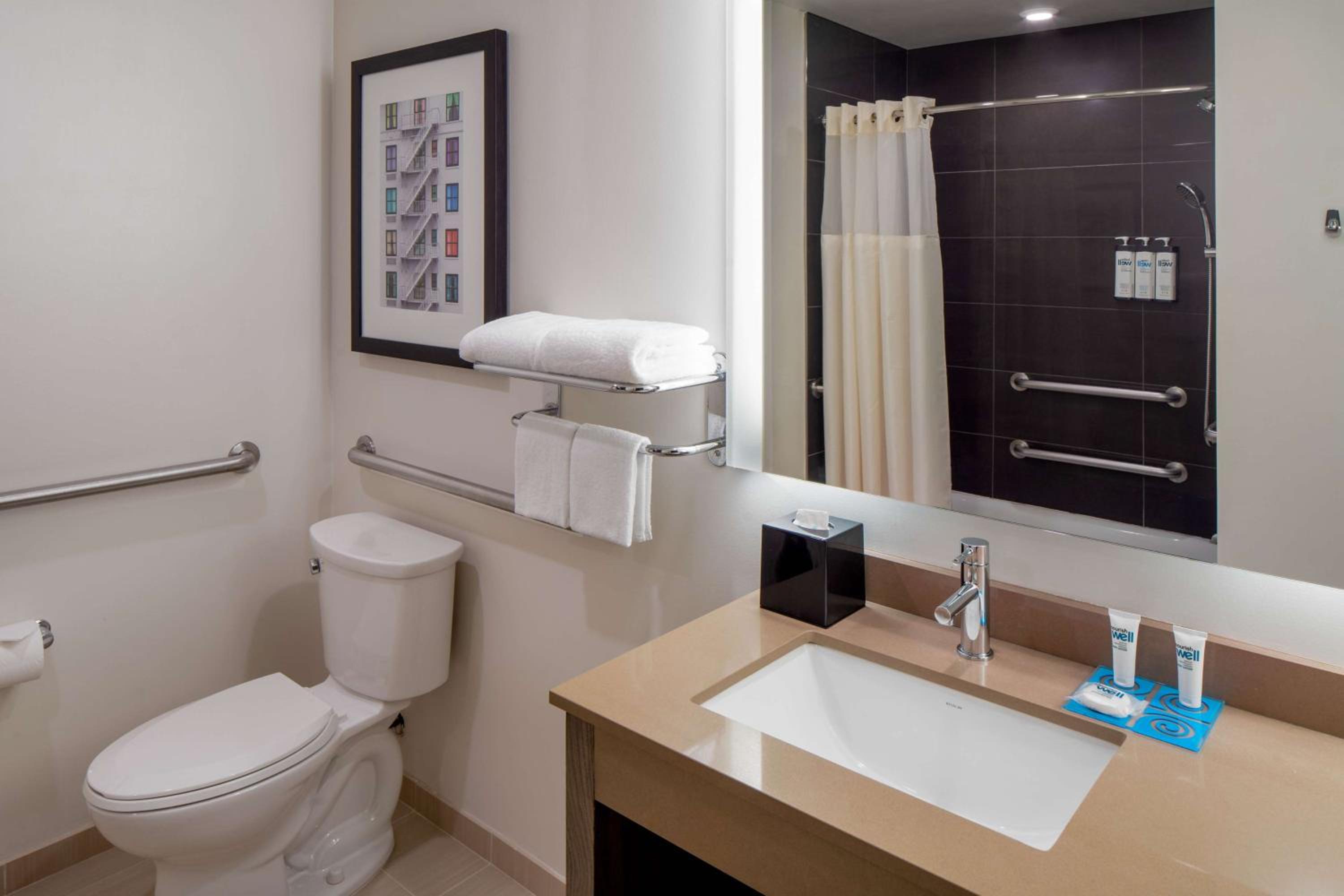 King Room with Accessible Tub - Disability Access