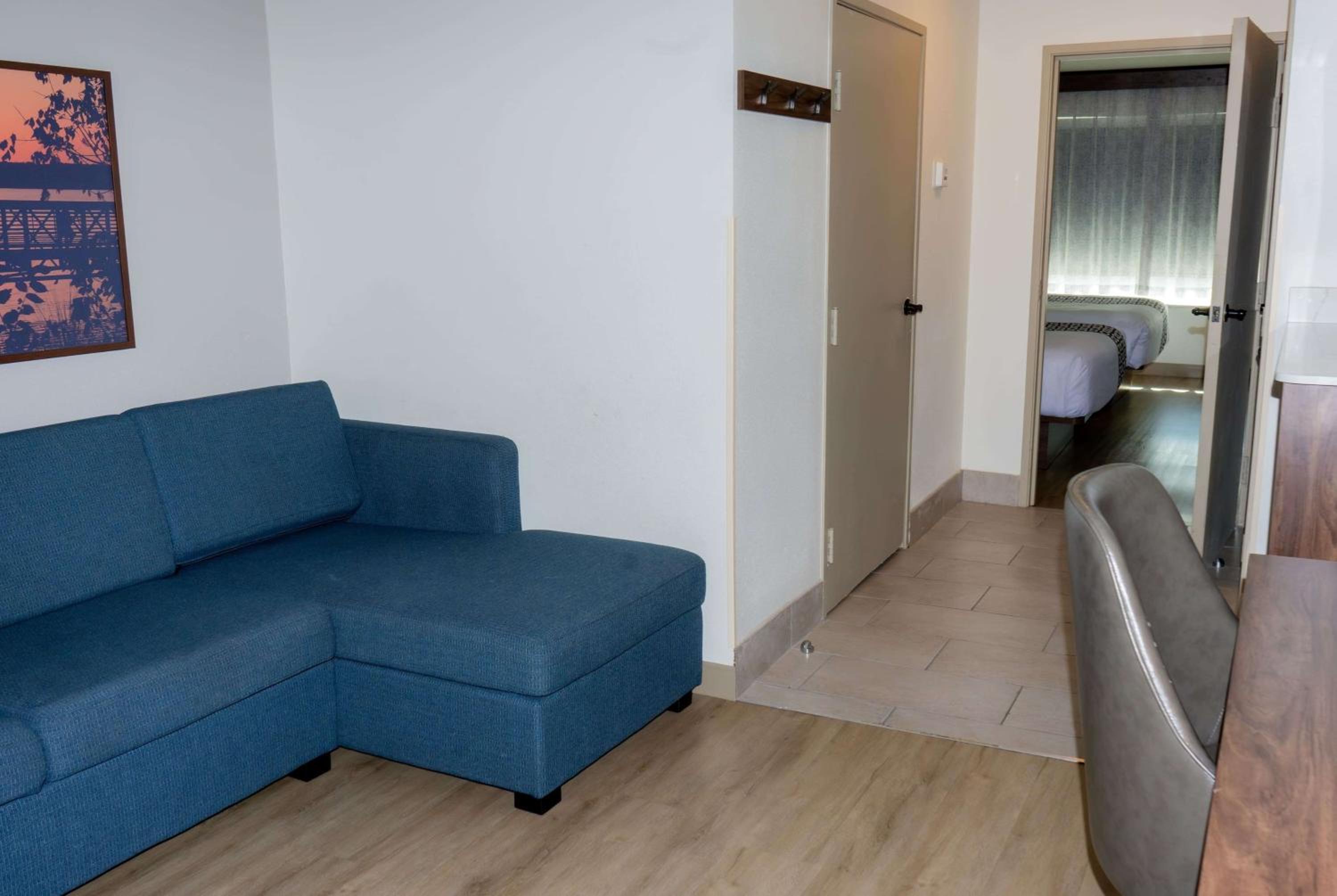 Deluxe Queen Room with Two Queen Beds photo 1