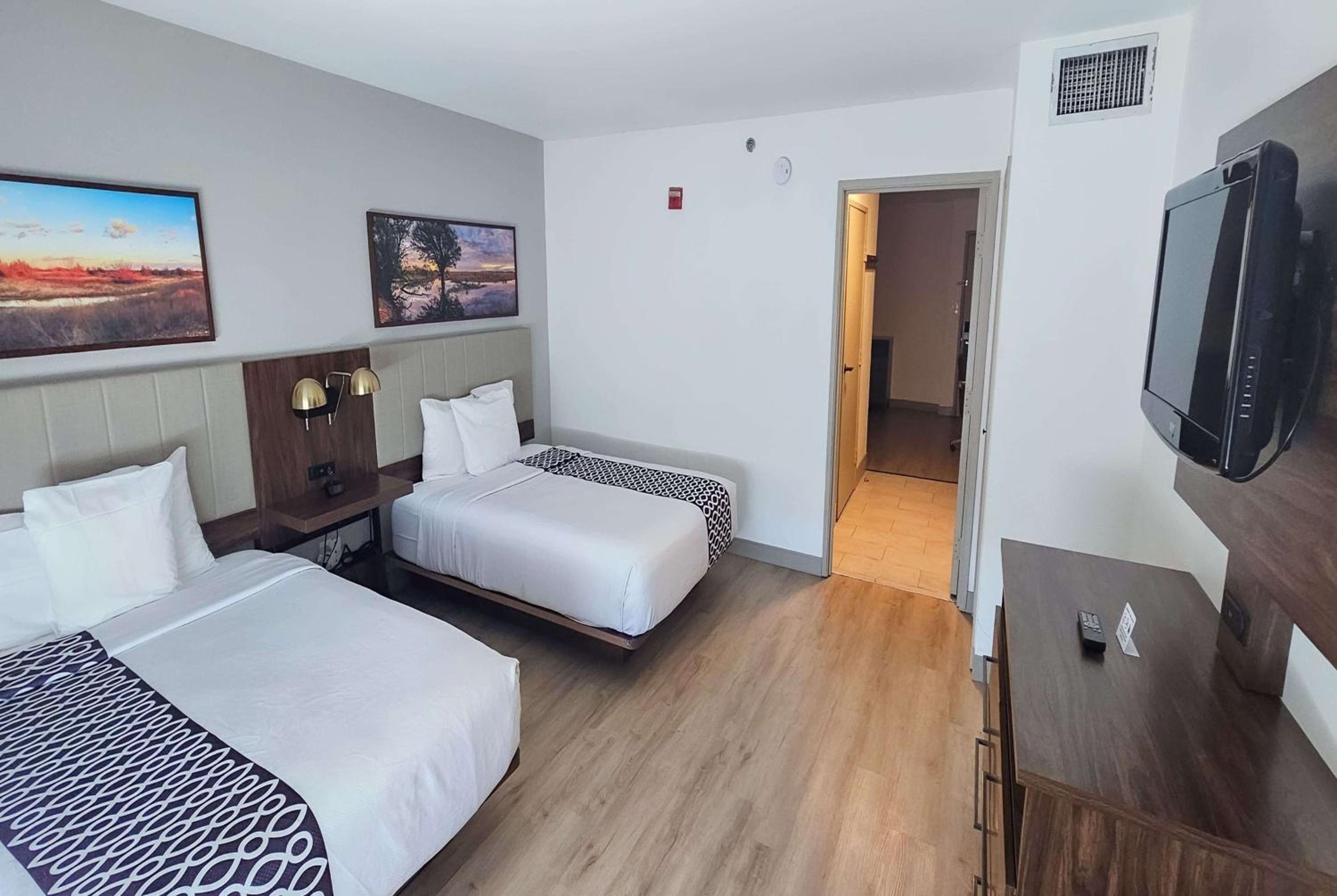 Deluxe Suite with Two Queen Beds - Mobility Access/Non-Smoking photo 1