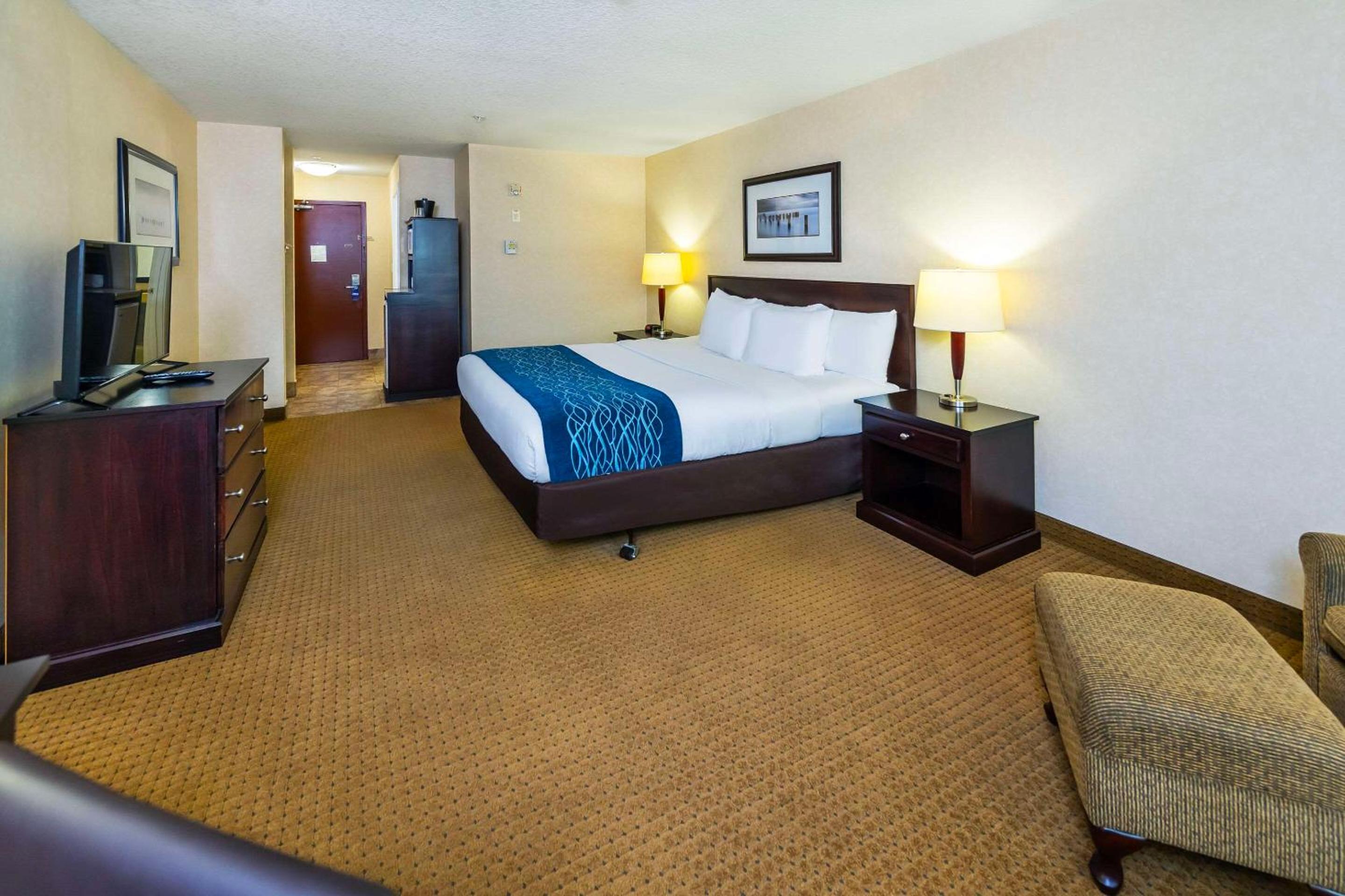King Room - Non-Smoking - Photo 2