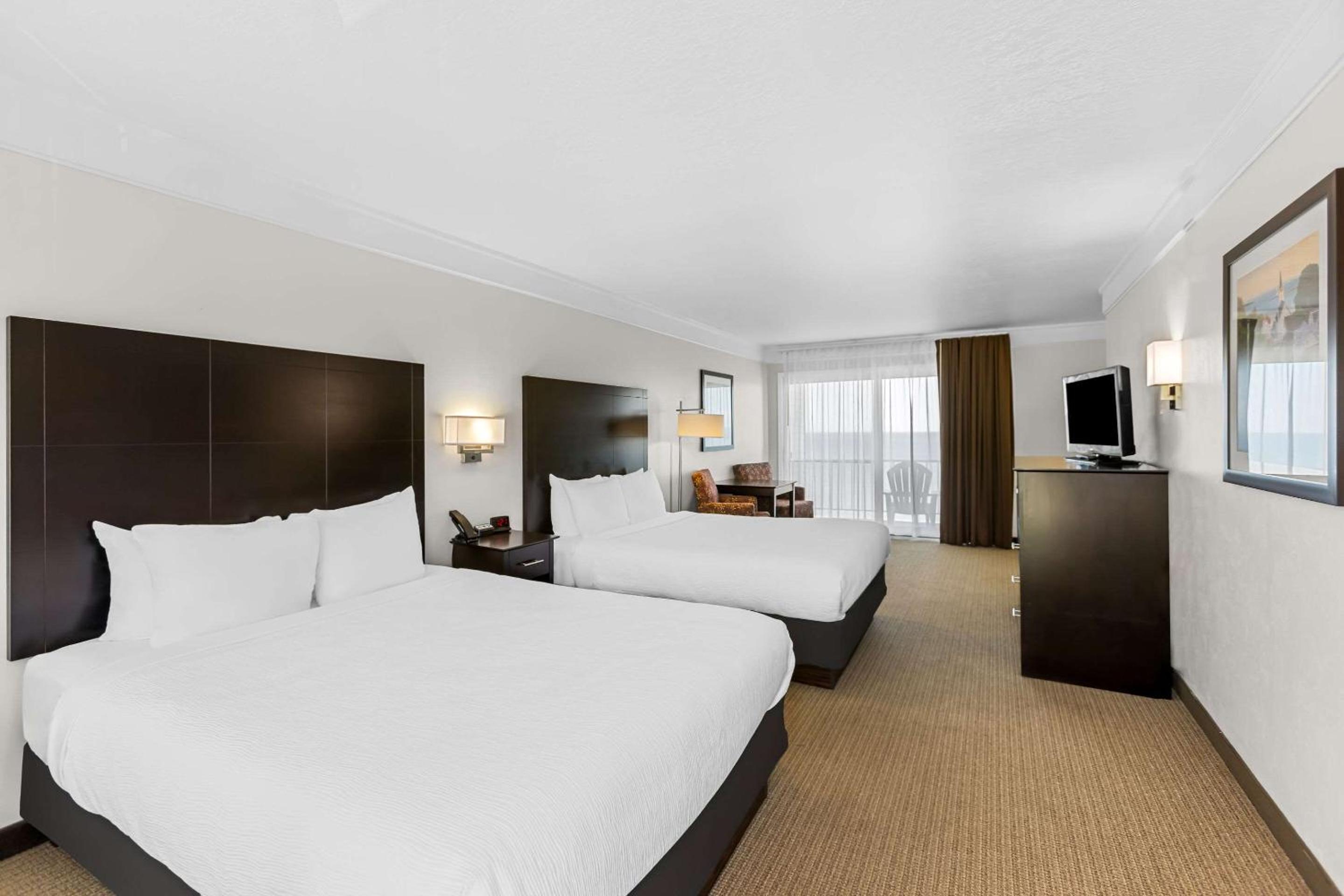 Queen Room with Two Queen Beds - Non-Smoking photo 1