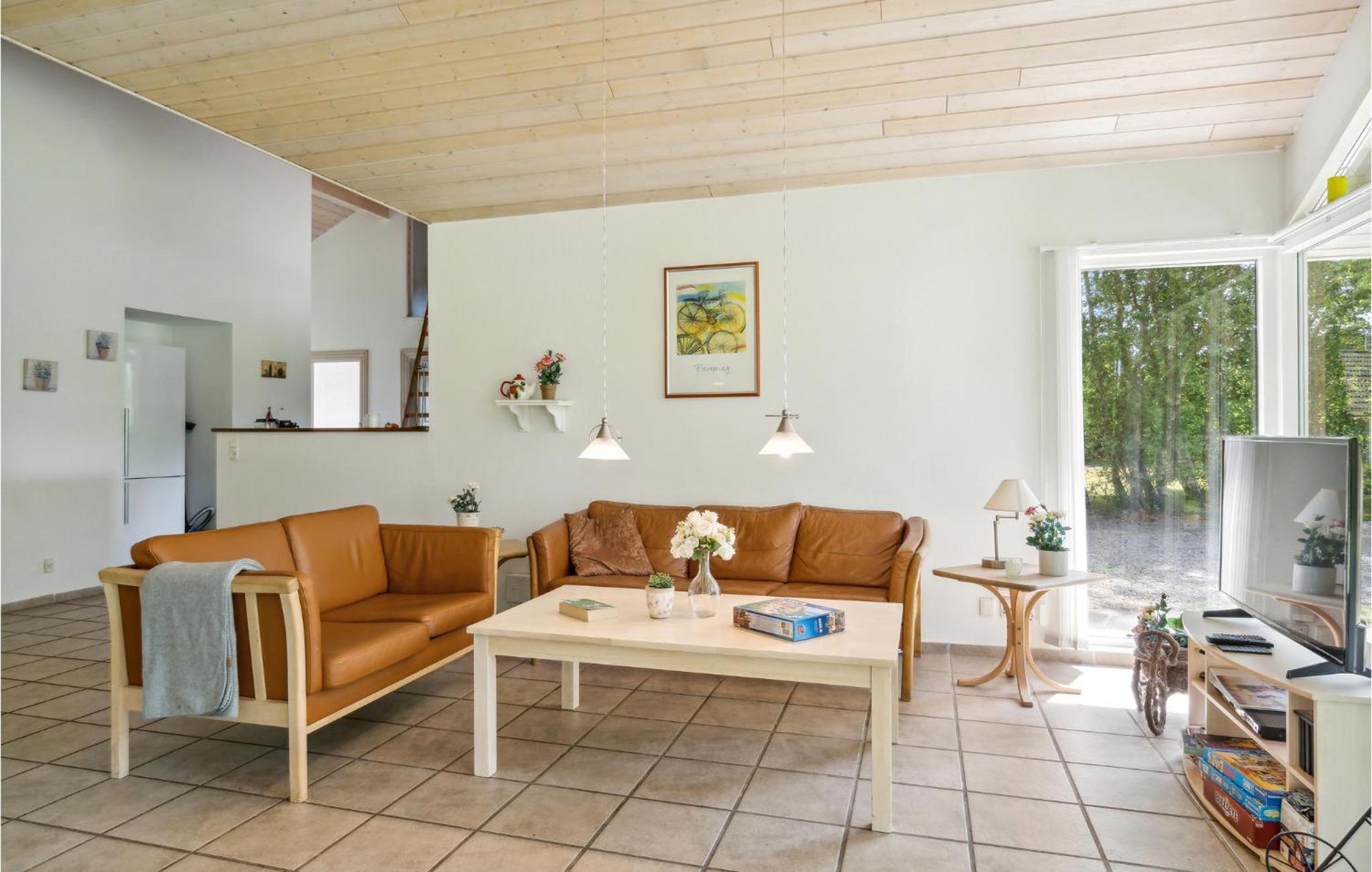 Four-Bedroom Vacation Home photo 2