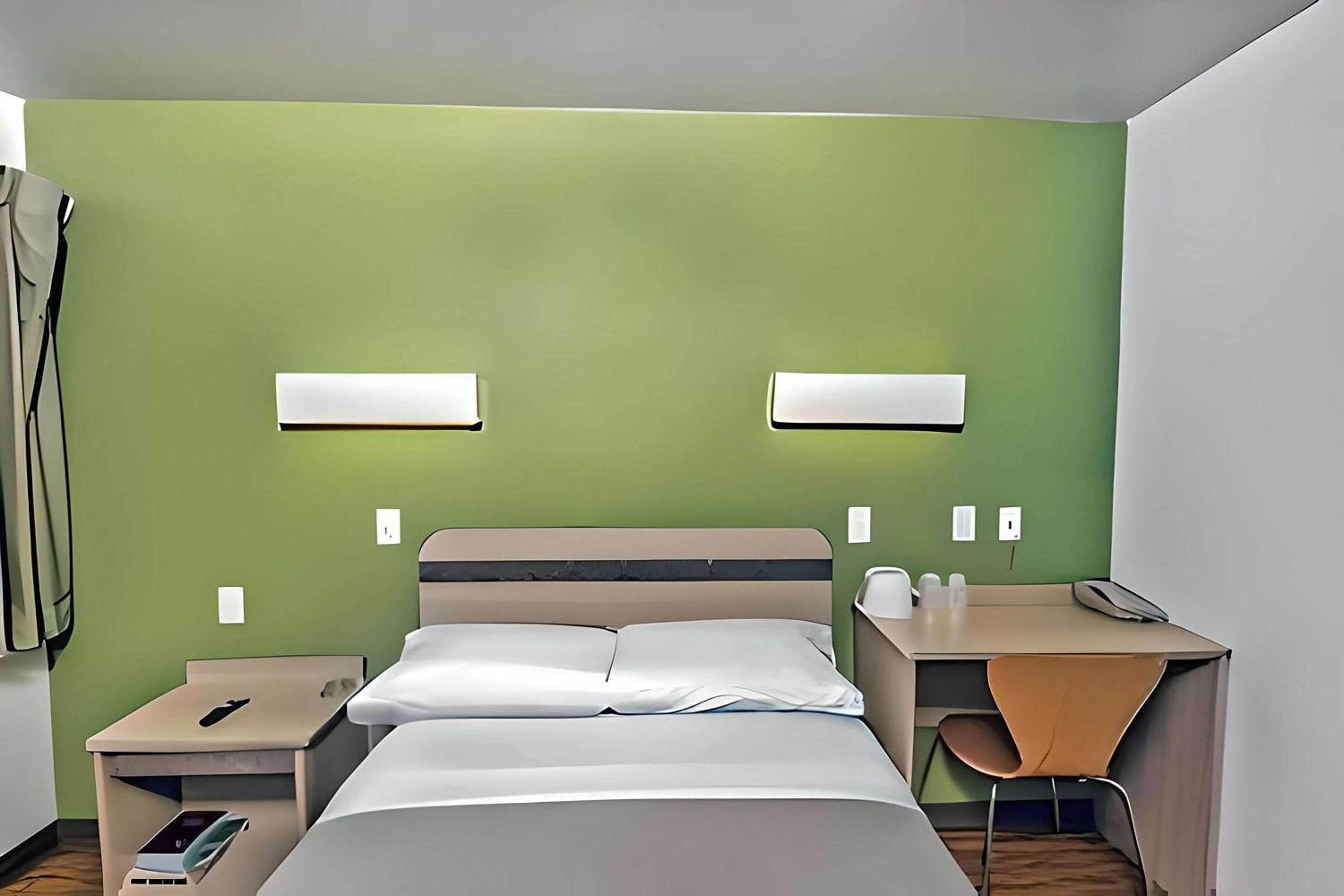 1 Full Bed | Mobility Access RI Shwr, Nsmk photo 1