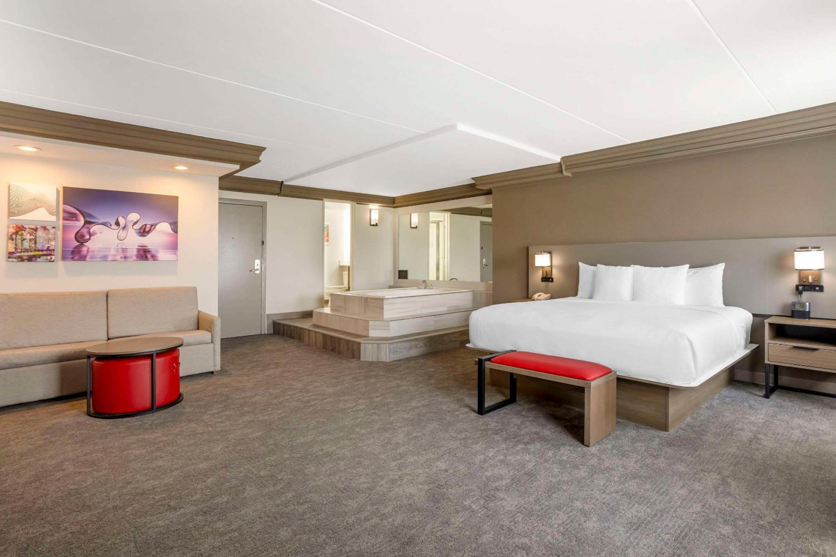 Executive King Suite - Non-Smoking photo 1