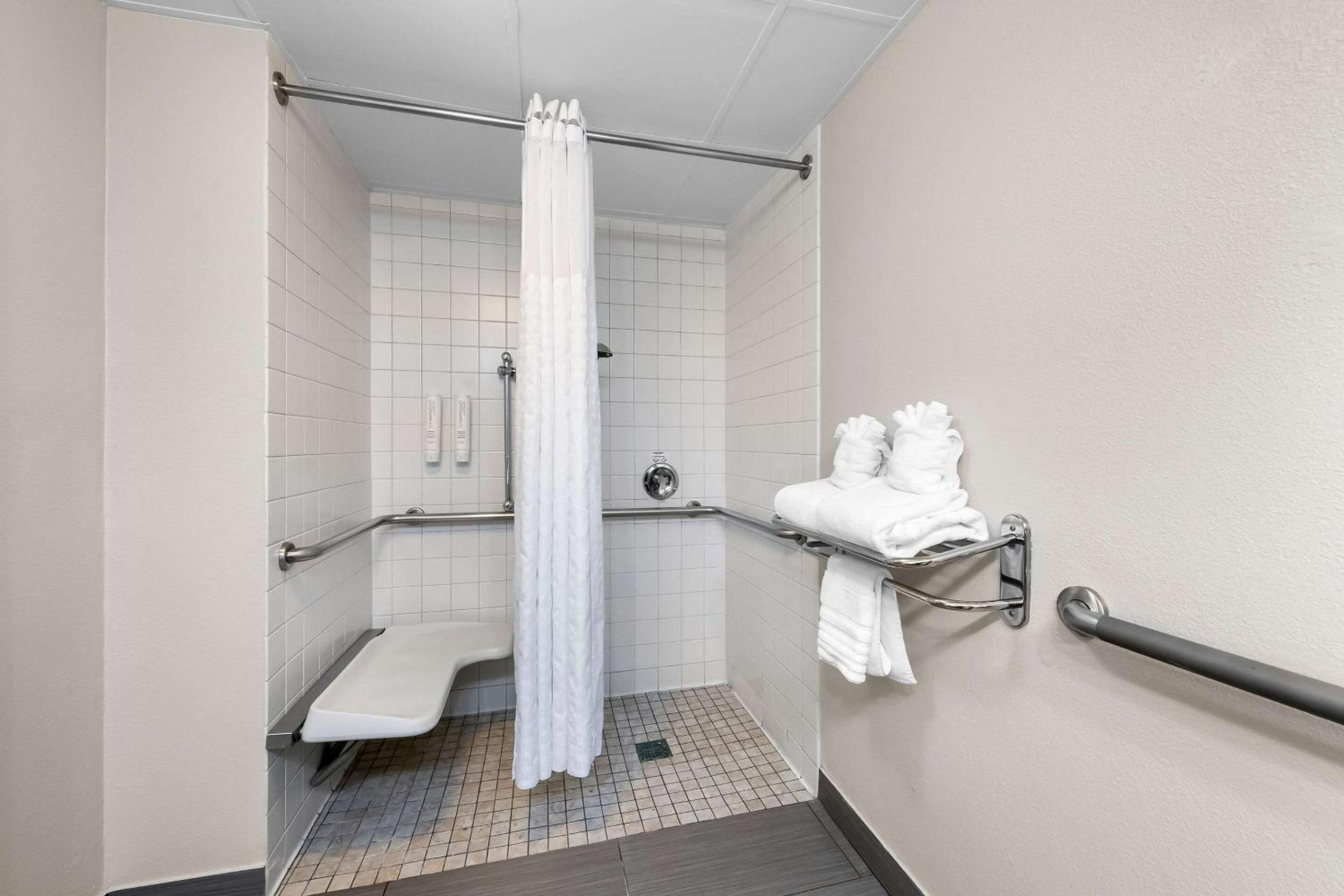 King Room - Accessible/Non-Smoking - Photo 3