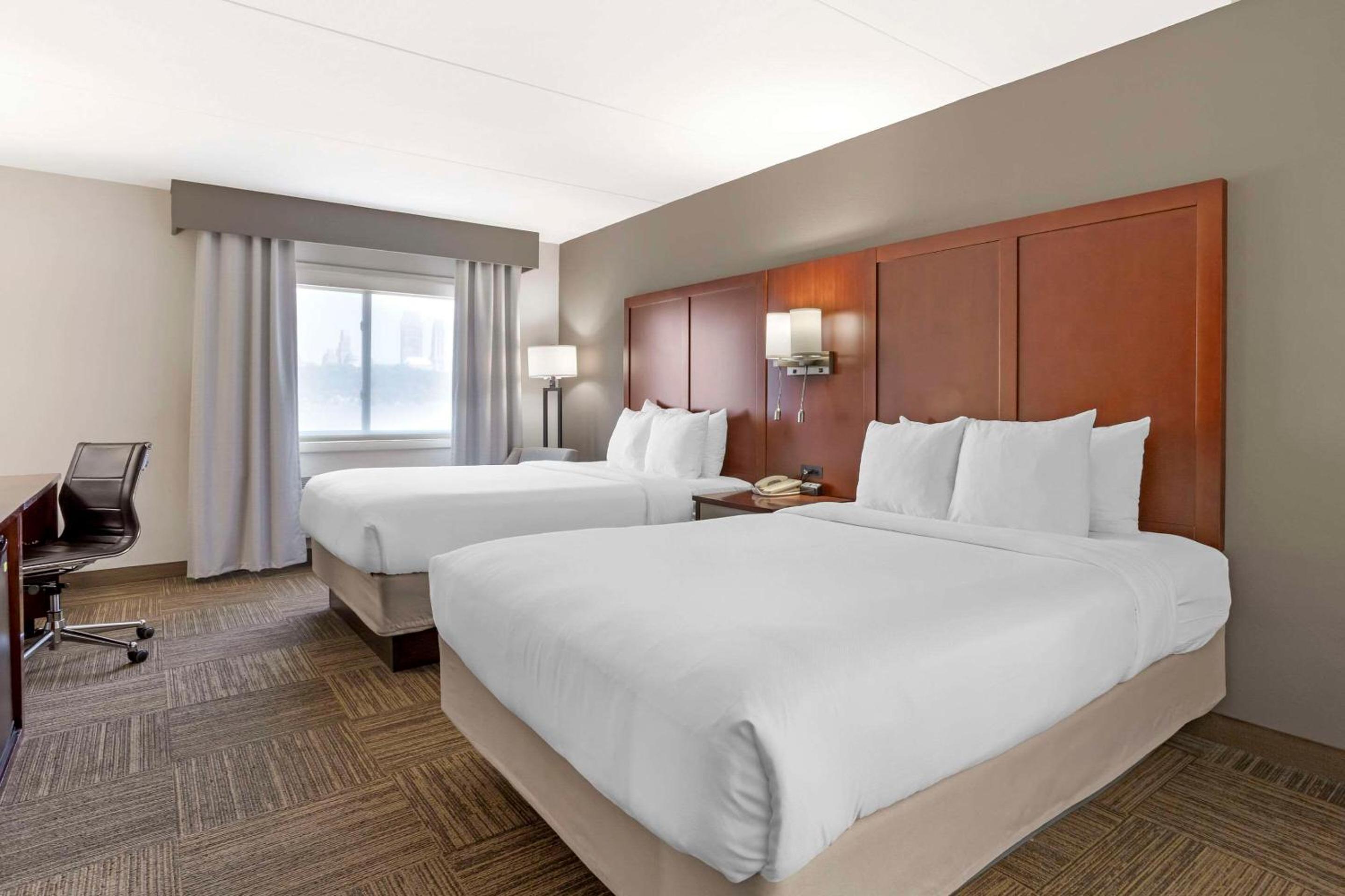 Queen Room with Two Queen Beds - Non-Smoking - Photo 1