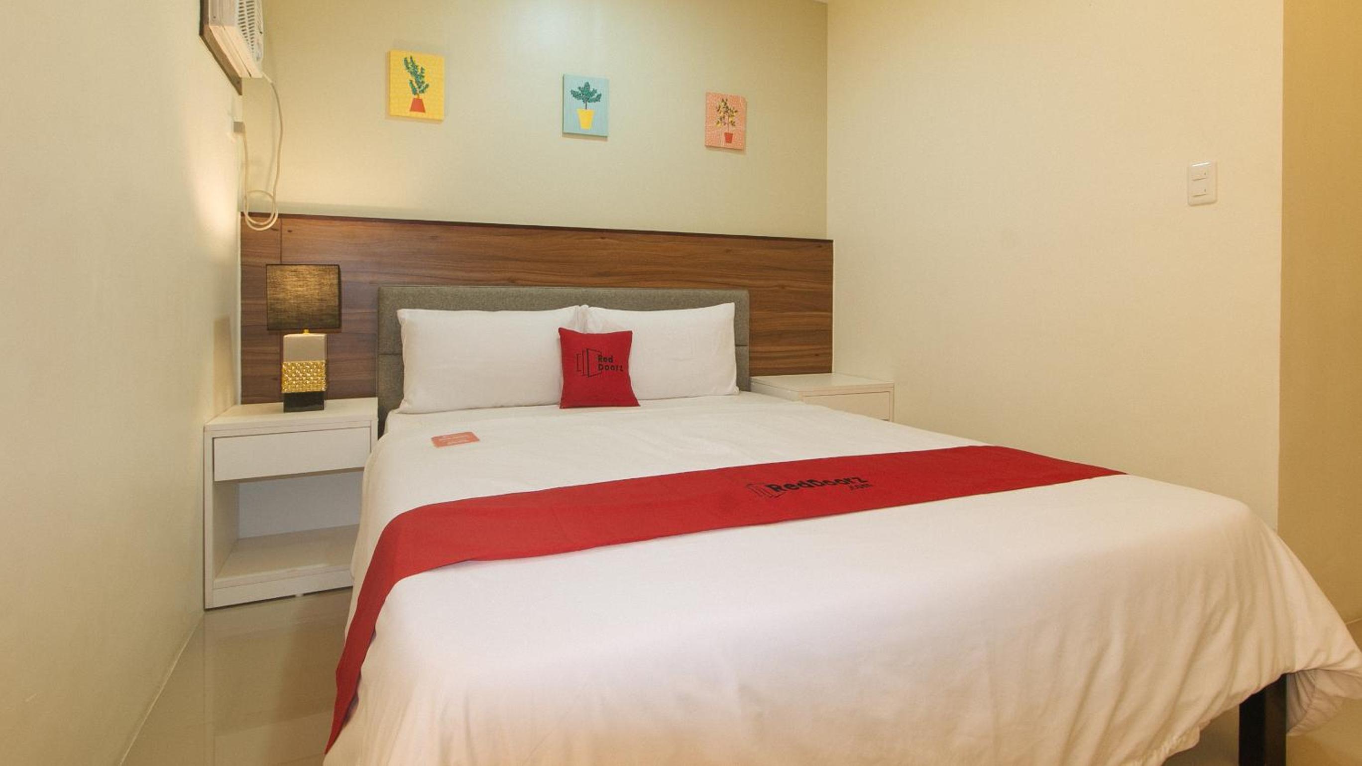 Deluxe Room - Photo 6