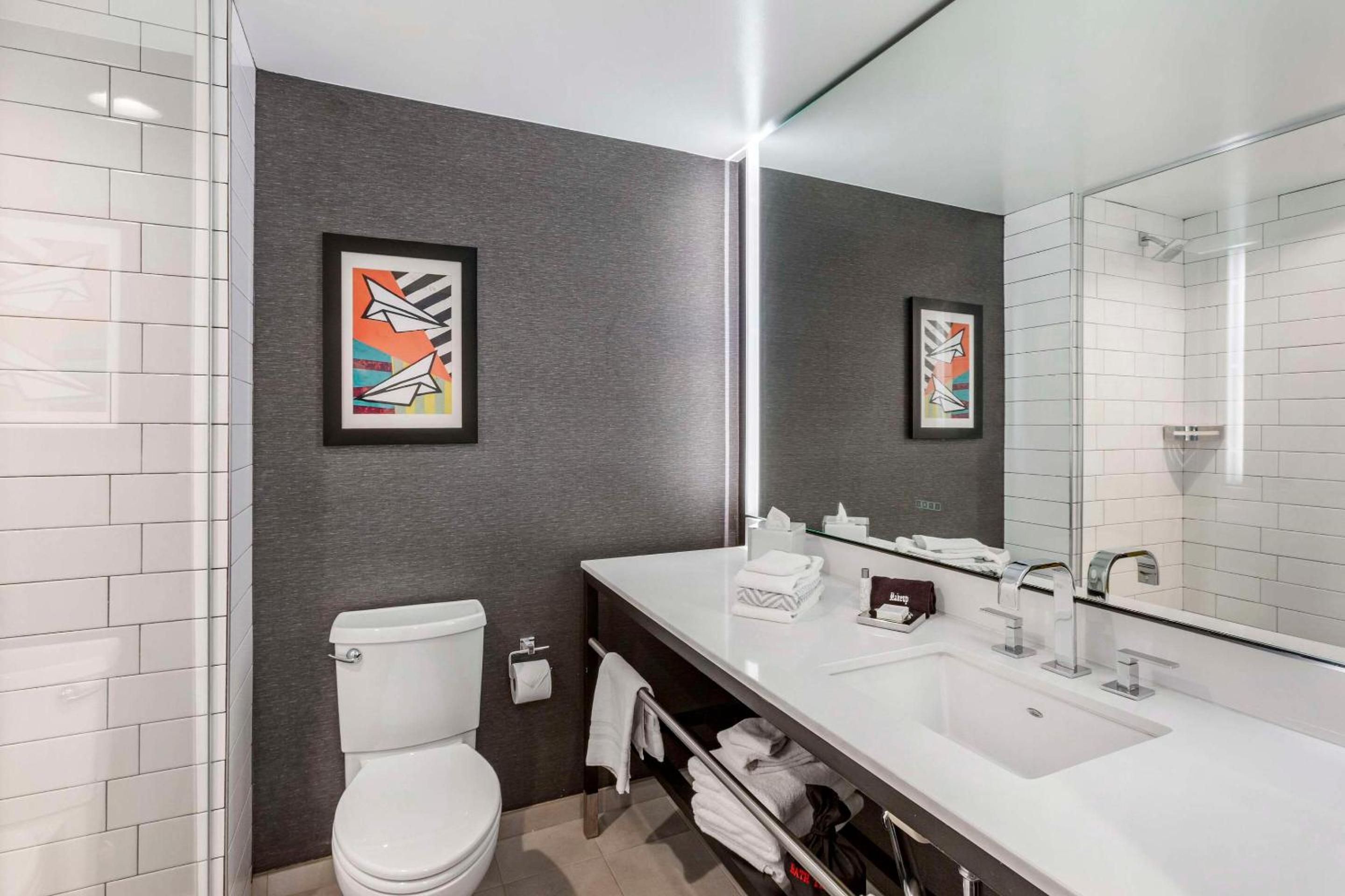 Suite, 1 King Bed, Non Smoking