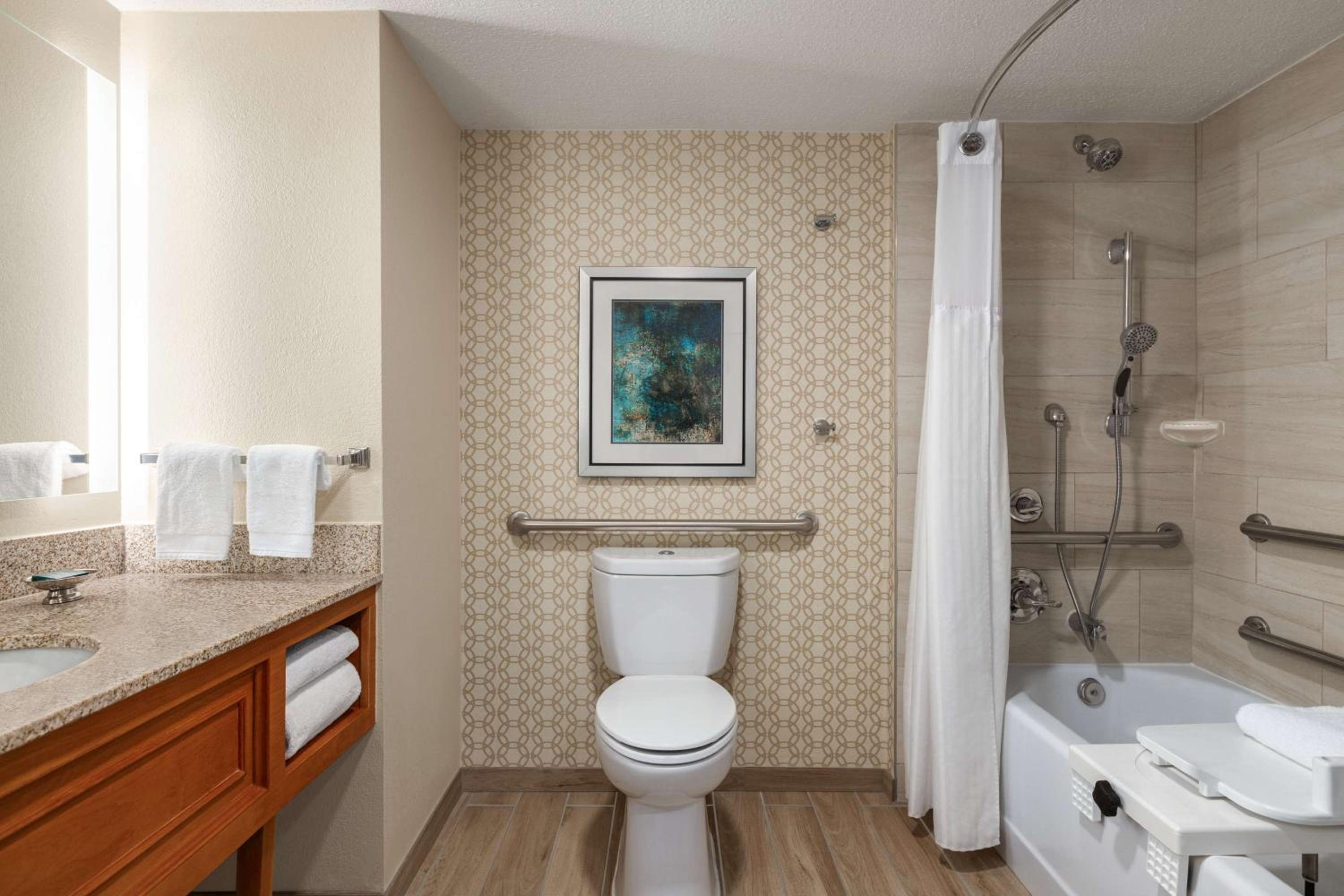King Room with Accessible Tub - Mobility and Hearing Access - Photo 6