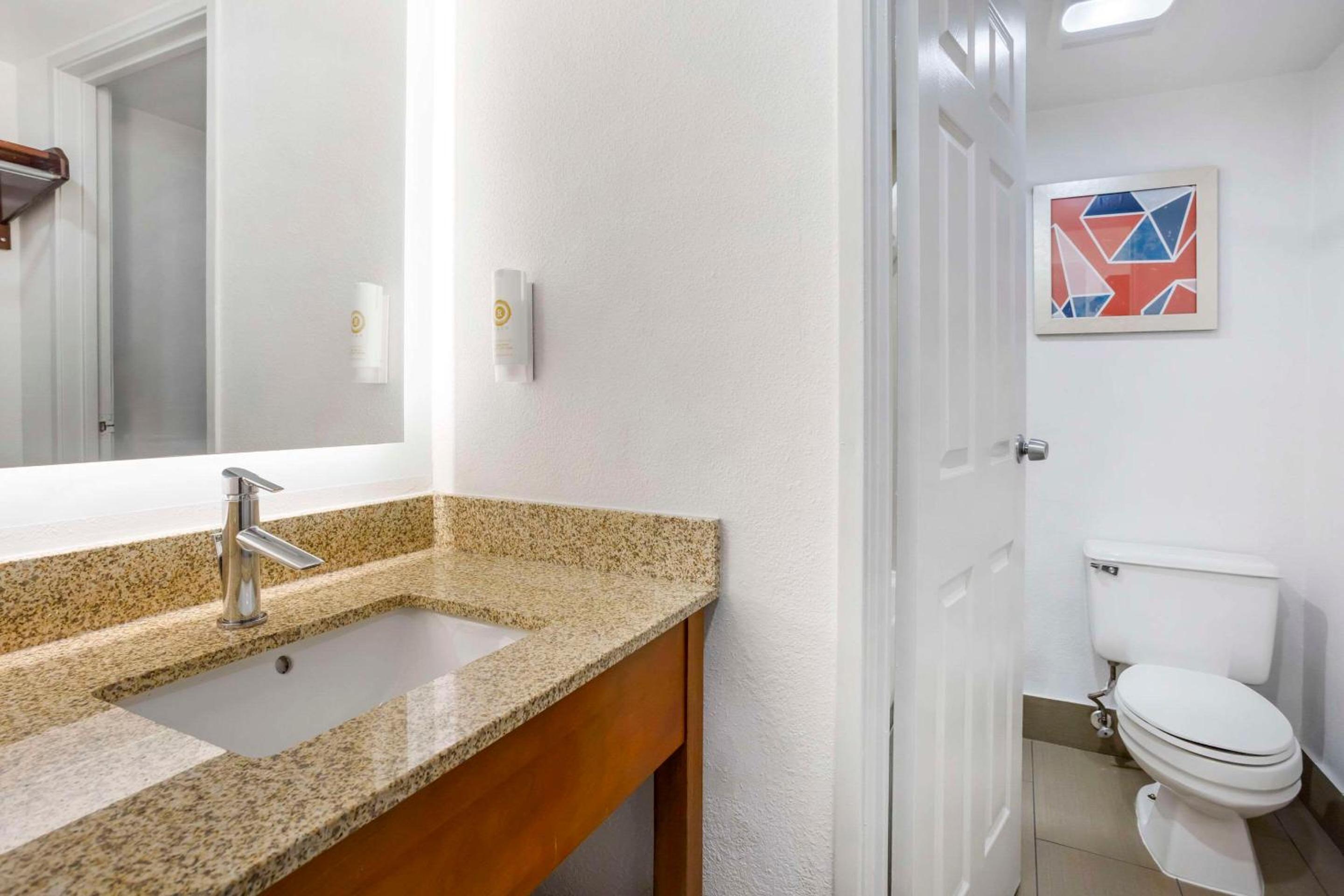 King Room - Non-Smoking - Photo 3