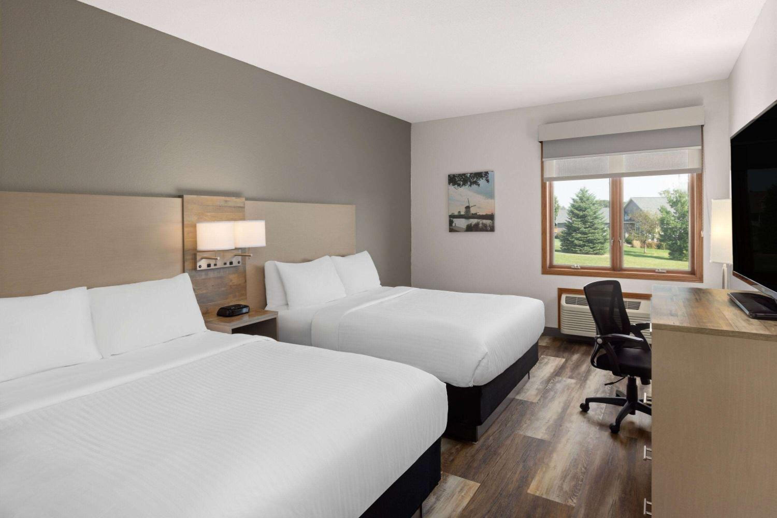 One-Bedroom Queen Efficiency Suite with Two Queen Beds - Non-Smoking - Photo 2
