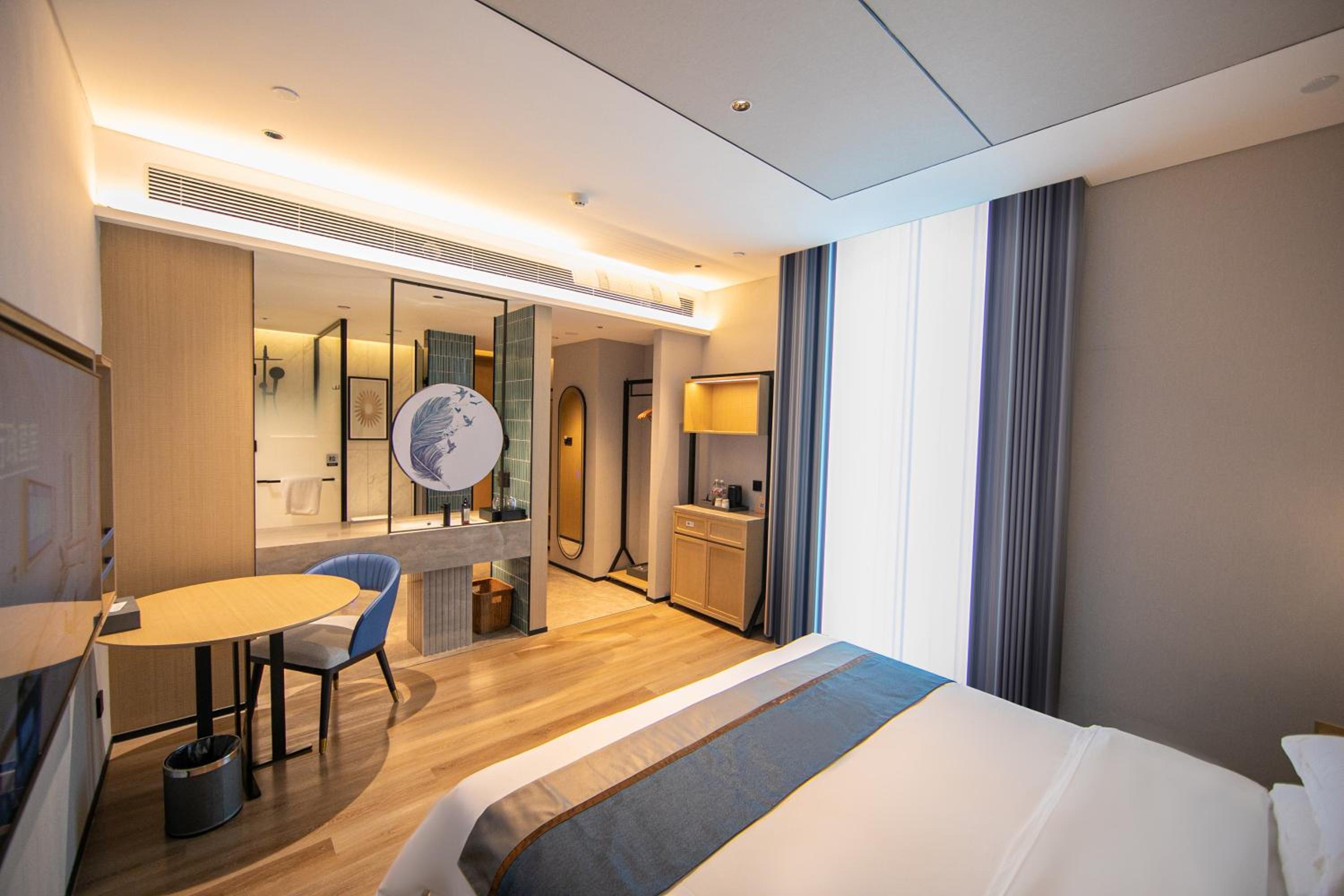 Standard Queen Room