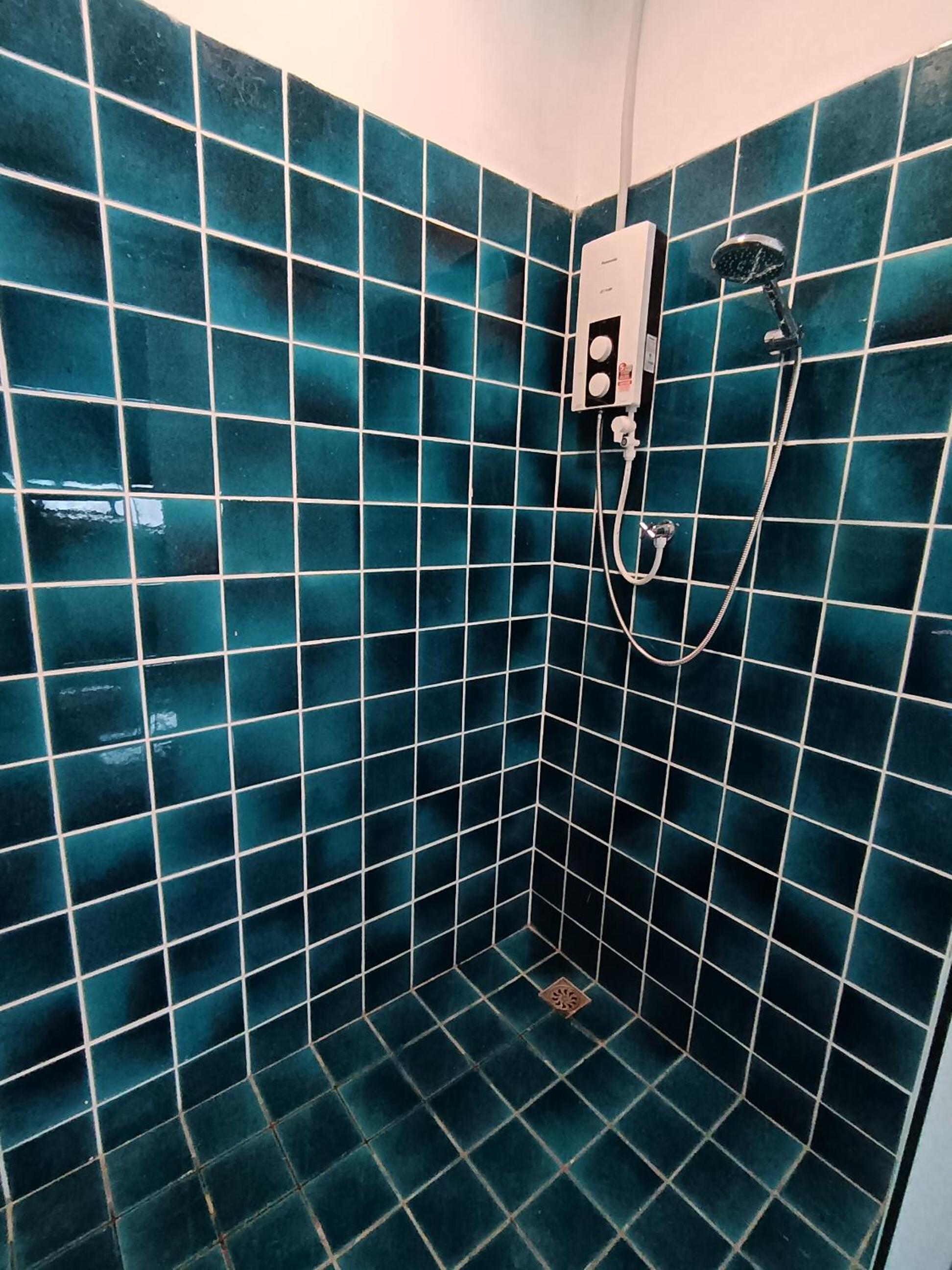Deluxe King Suite - Photo 12