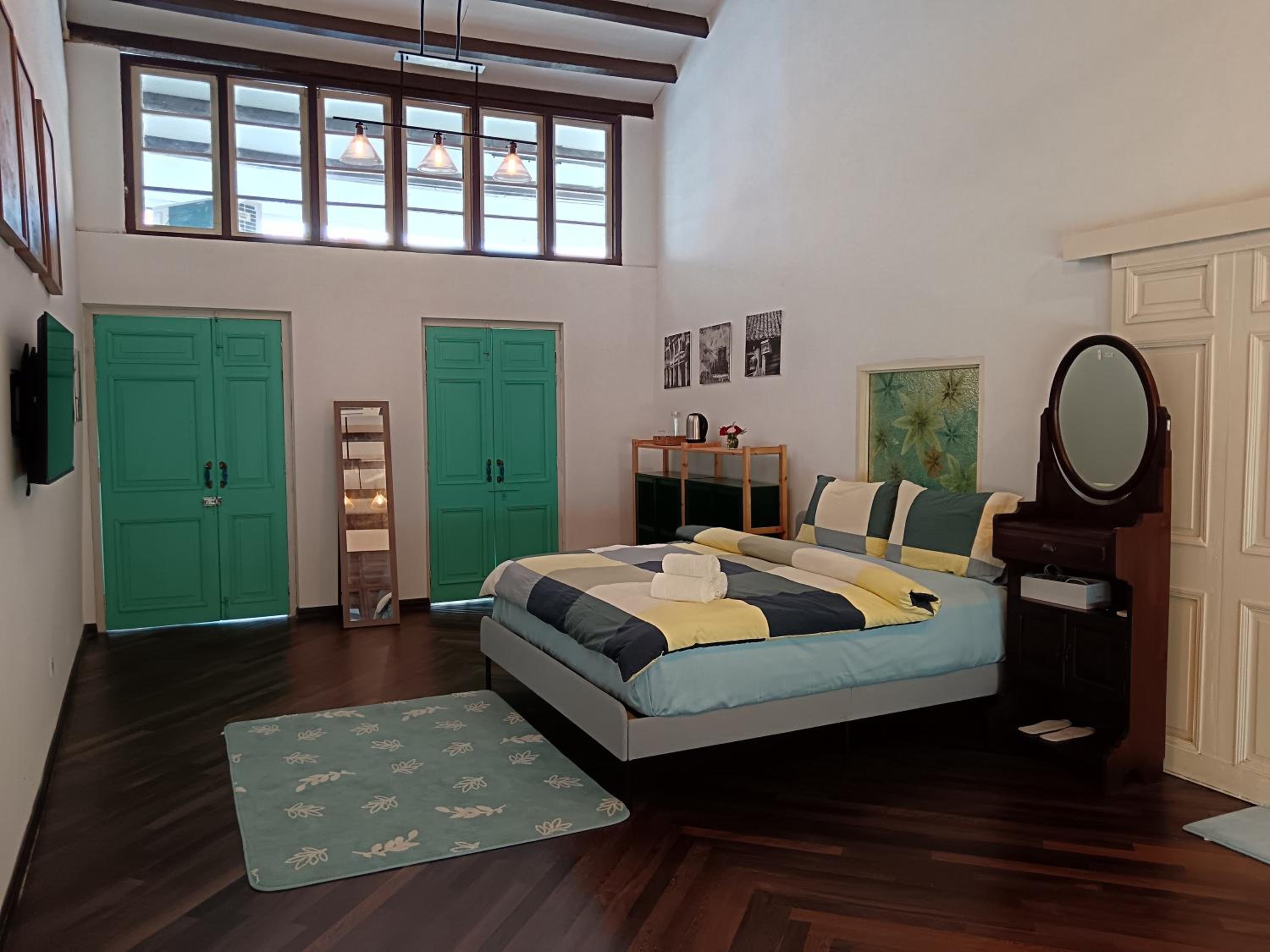 Deluxe King Suite - Photo 14