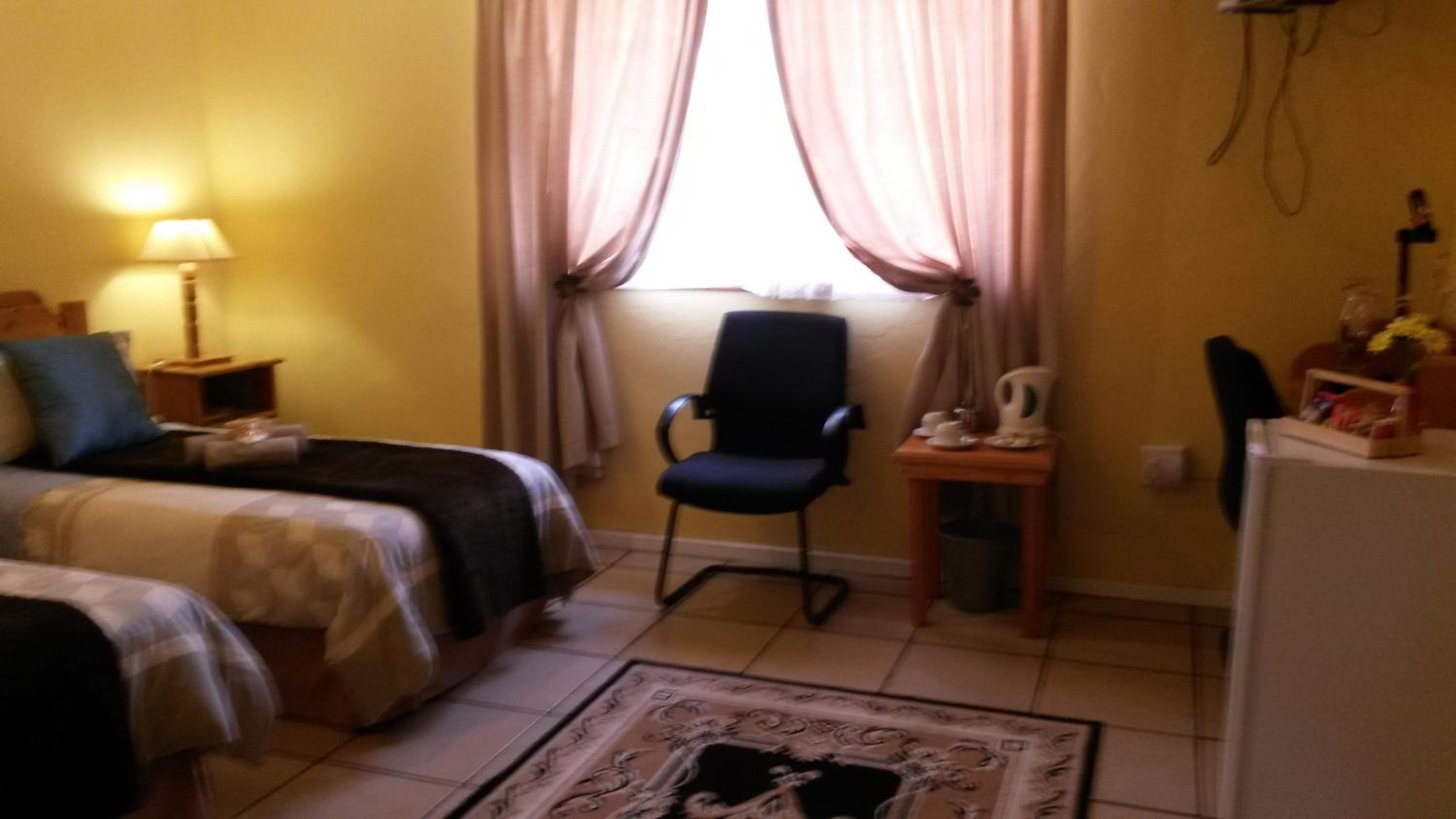 Twin Room - Photo 21