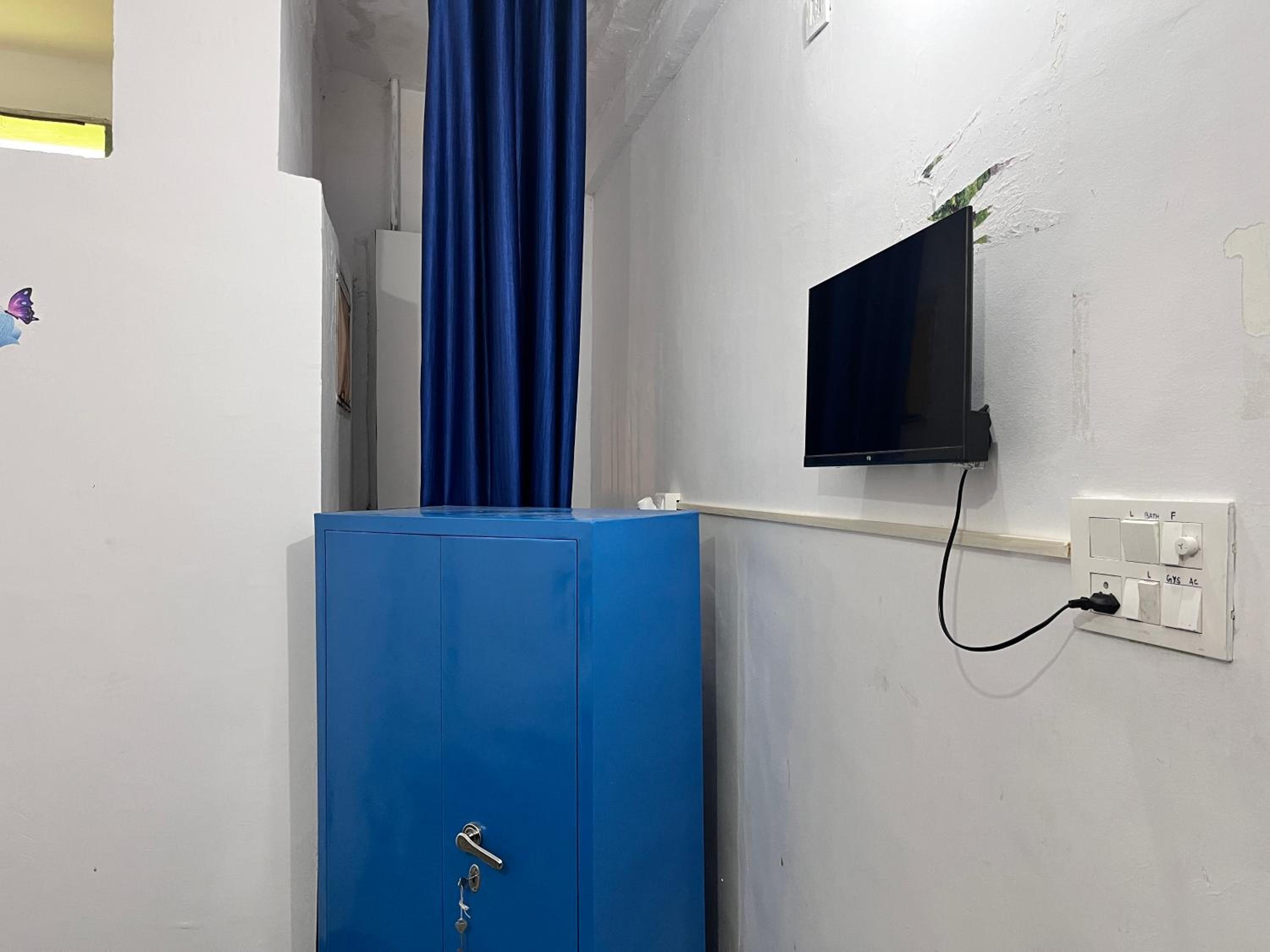 Deluxe Double Room (2 Adults + 1 Child) - Photo 2