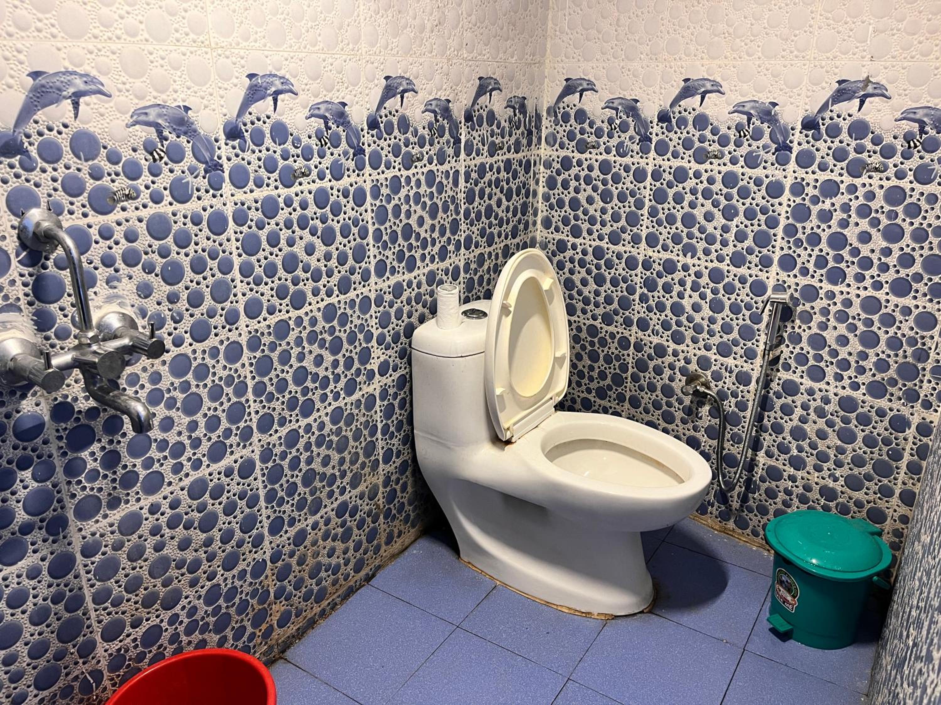 Deluxe Double Room (2 Adults + 1 Child) - Photo 6