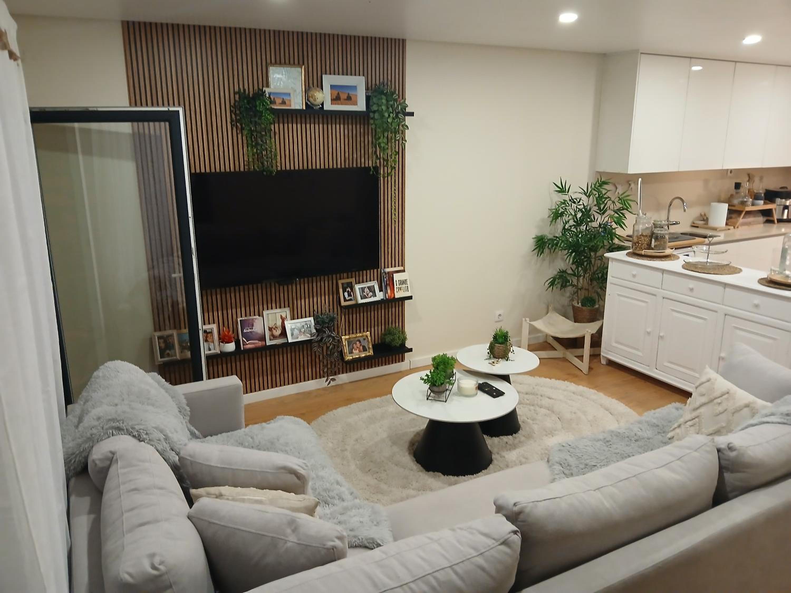 One-Bedroom Apartment photo 1