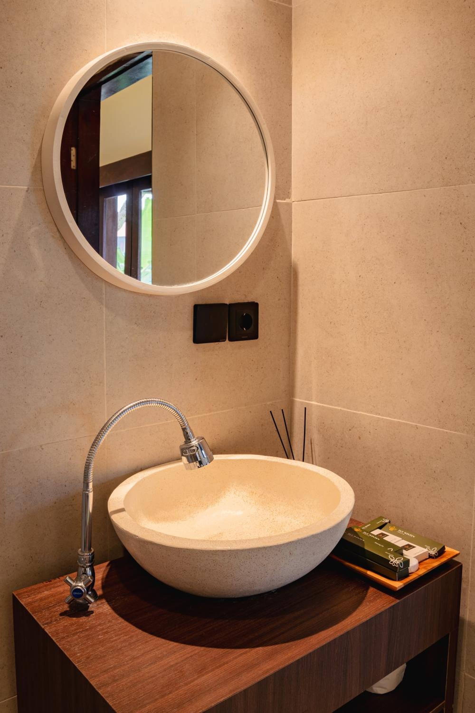 Standard King Room - Photo 4