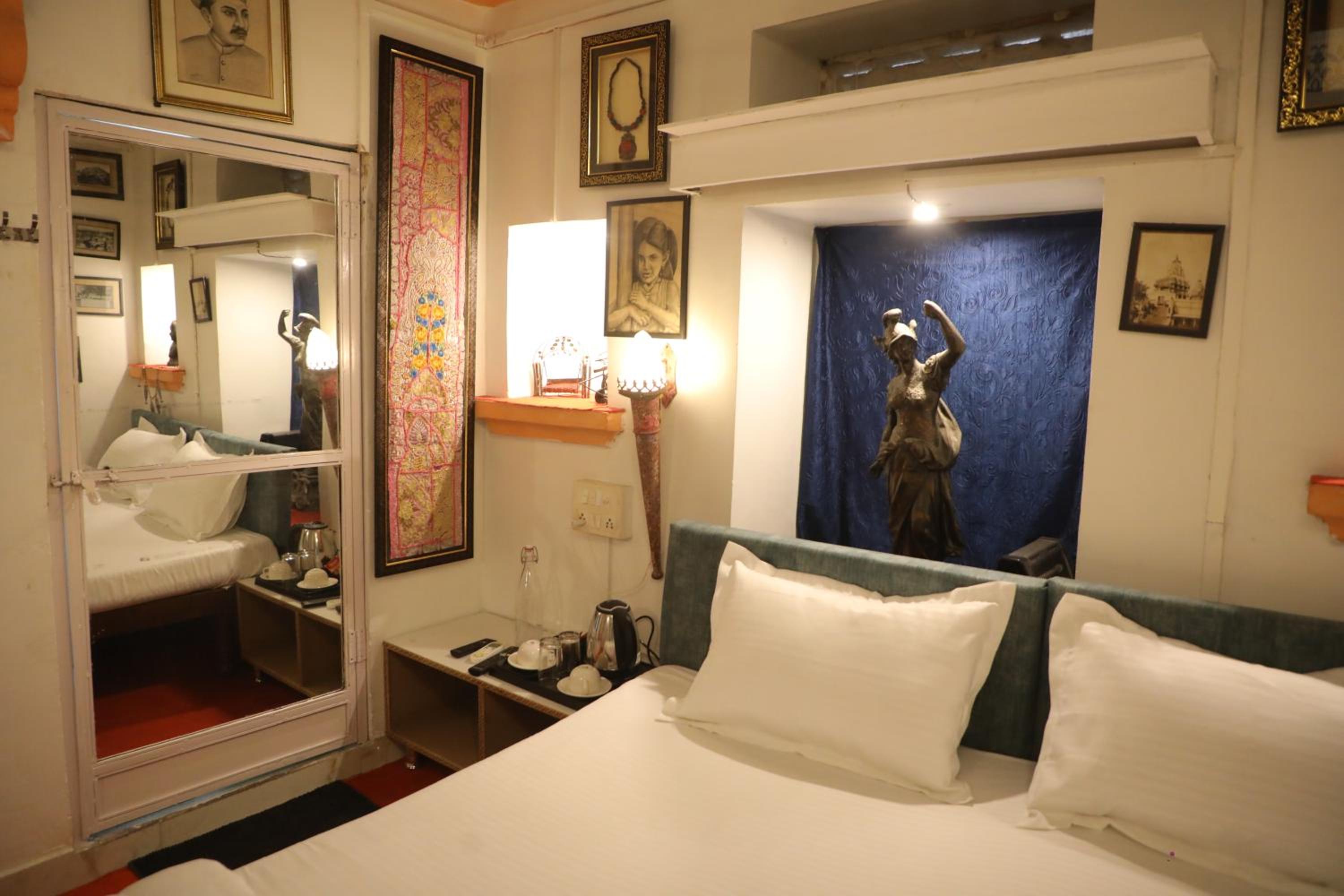 Suite - Photo 22