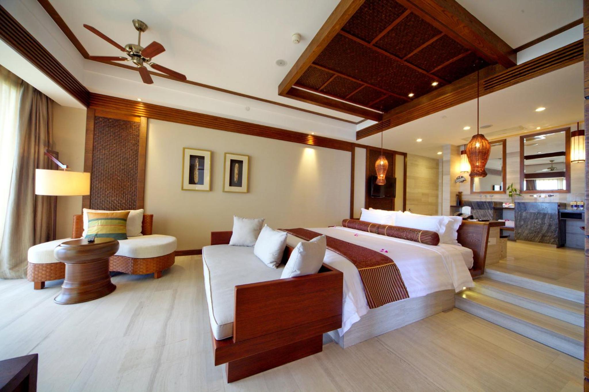 Suite with Balcony and Sea View