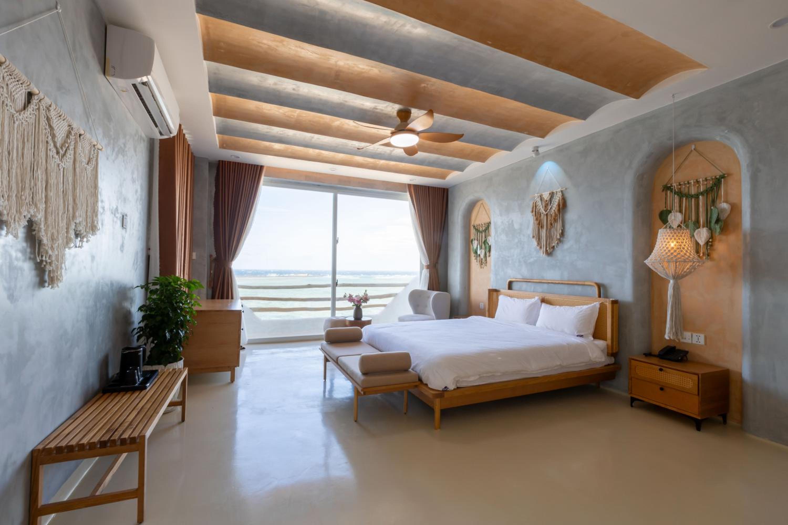 King Suite with Sea View photo 2