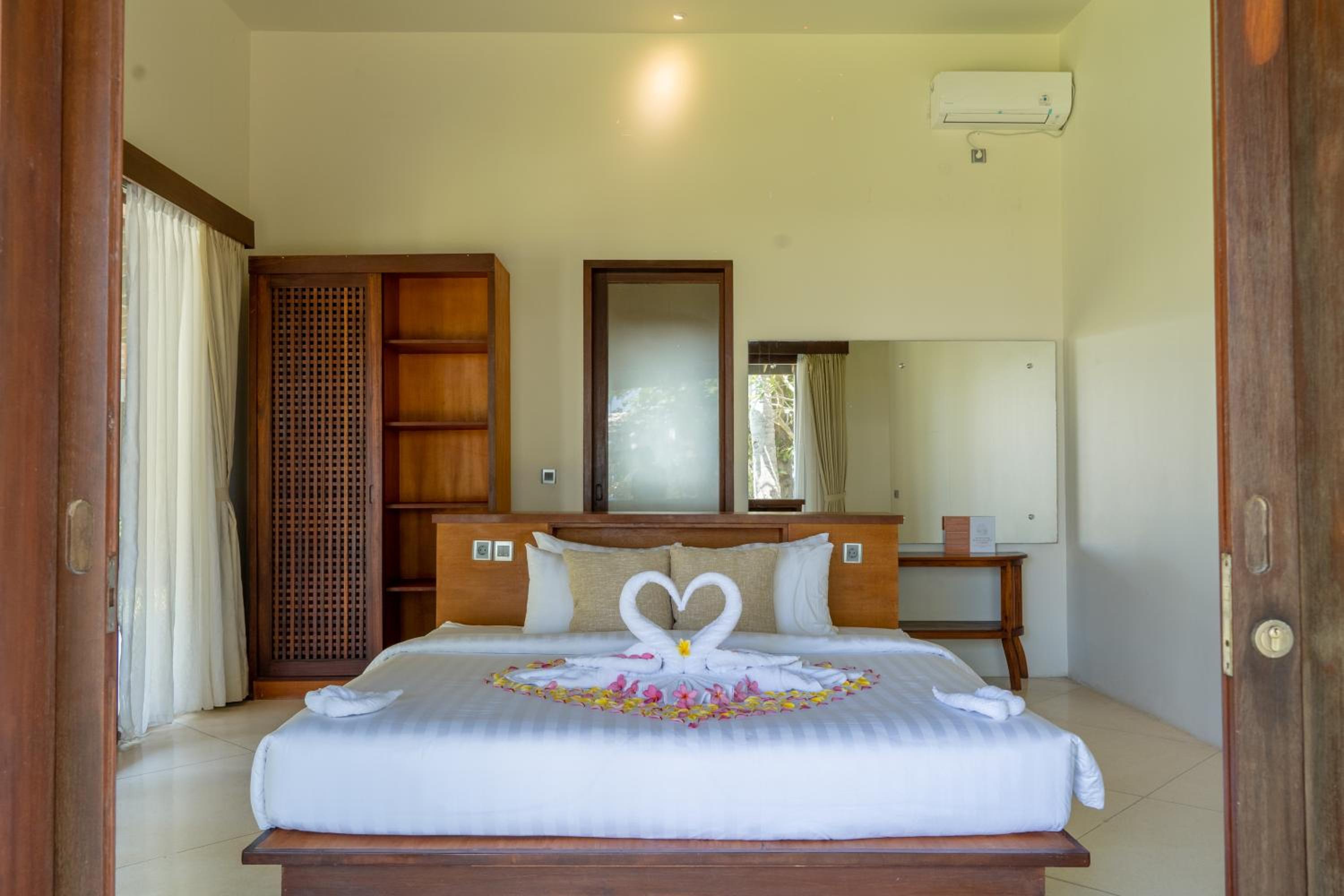 Three-Bedroom Villa photo 1