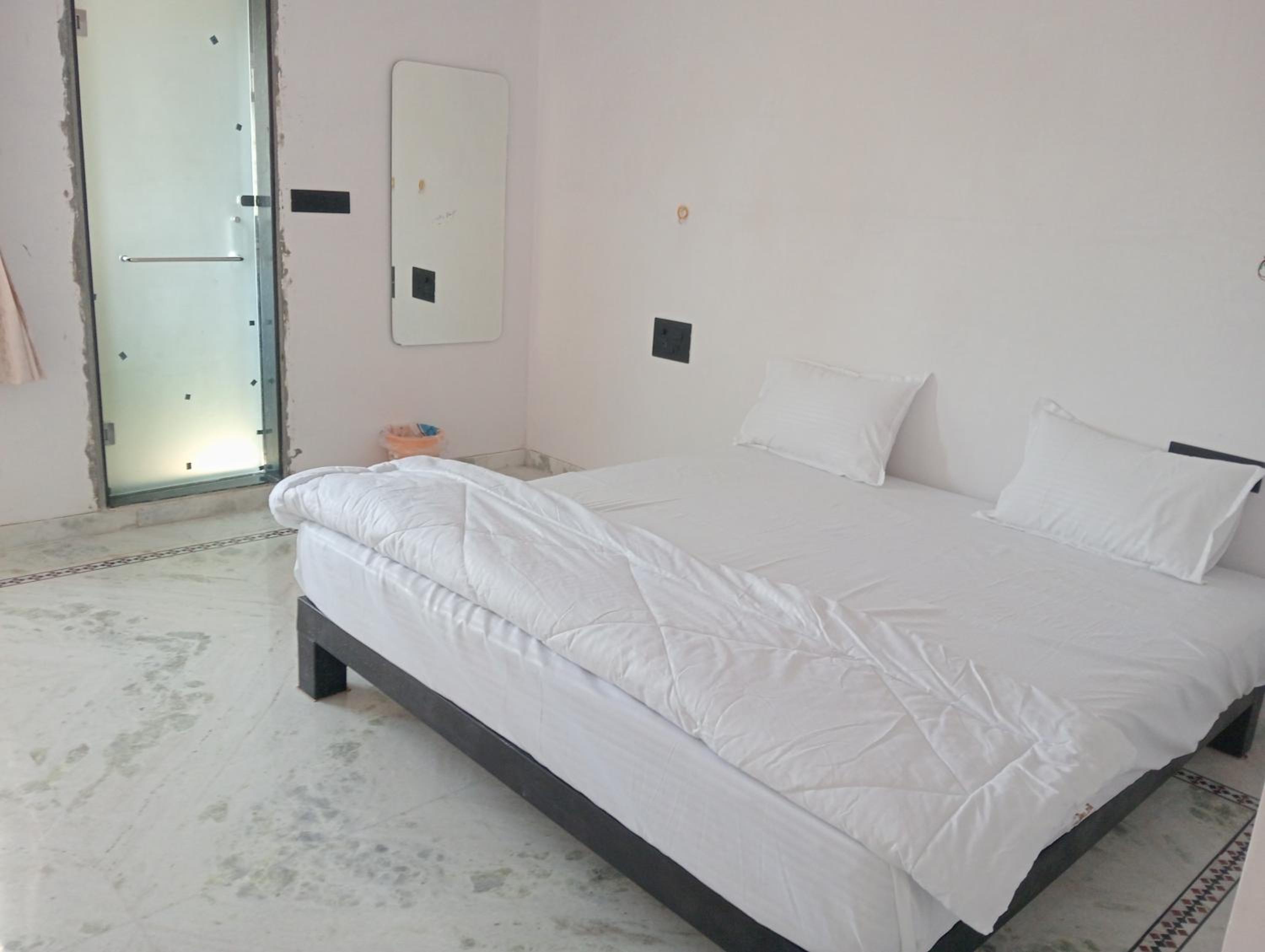 Budget Double Room photo 2