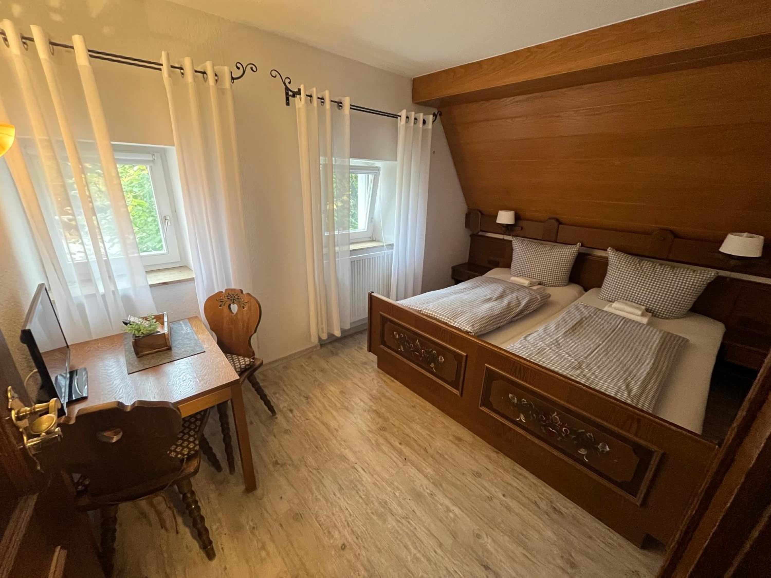 Double Room - Photo 8