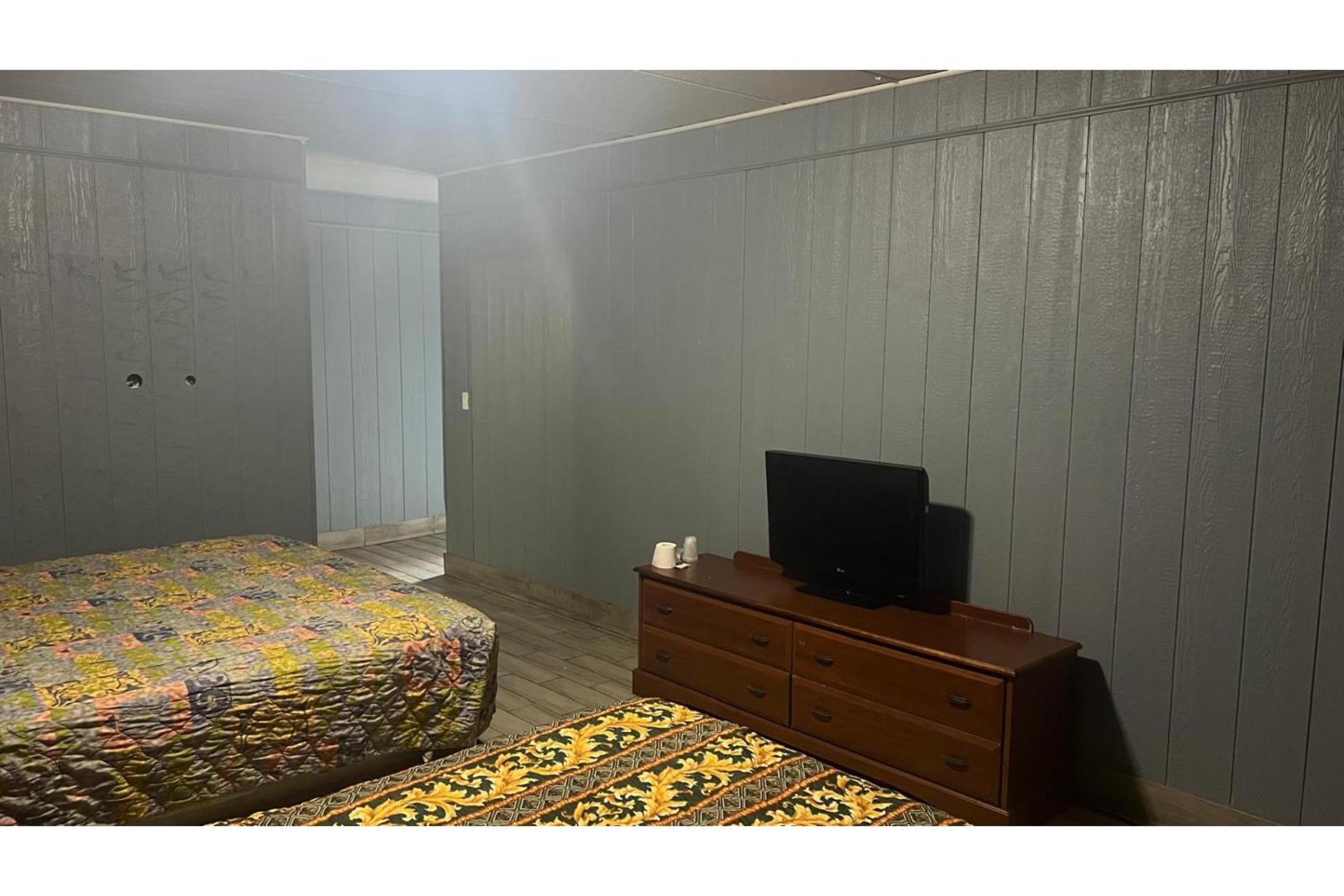 2 Full Bed Smoking - Photo 2