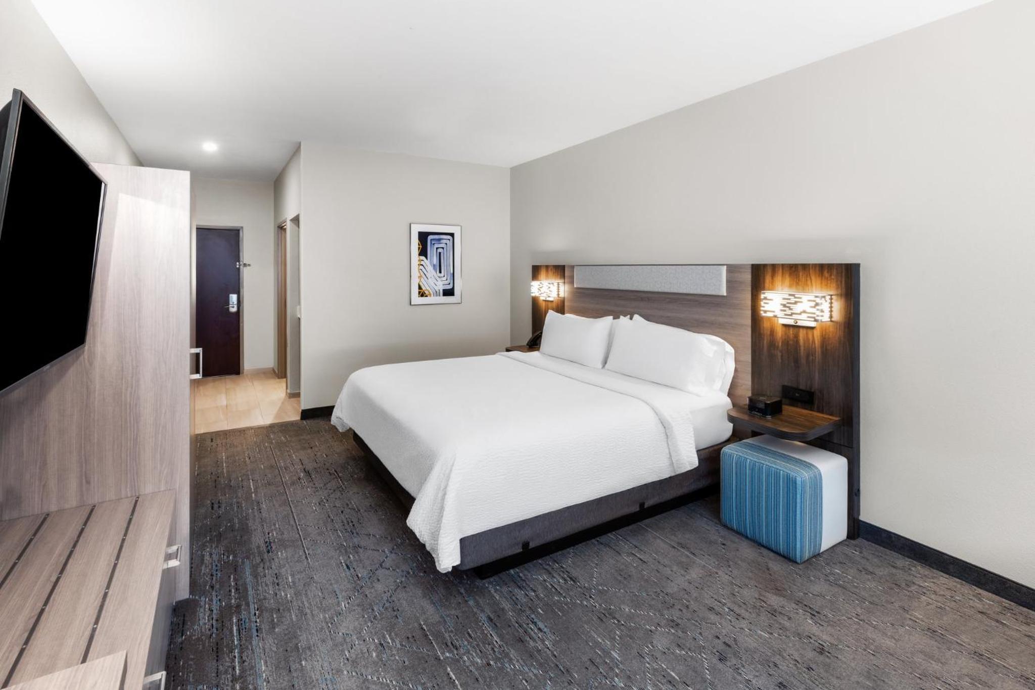 Standard King Room - Photo 4