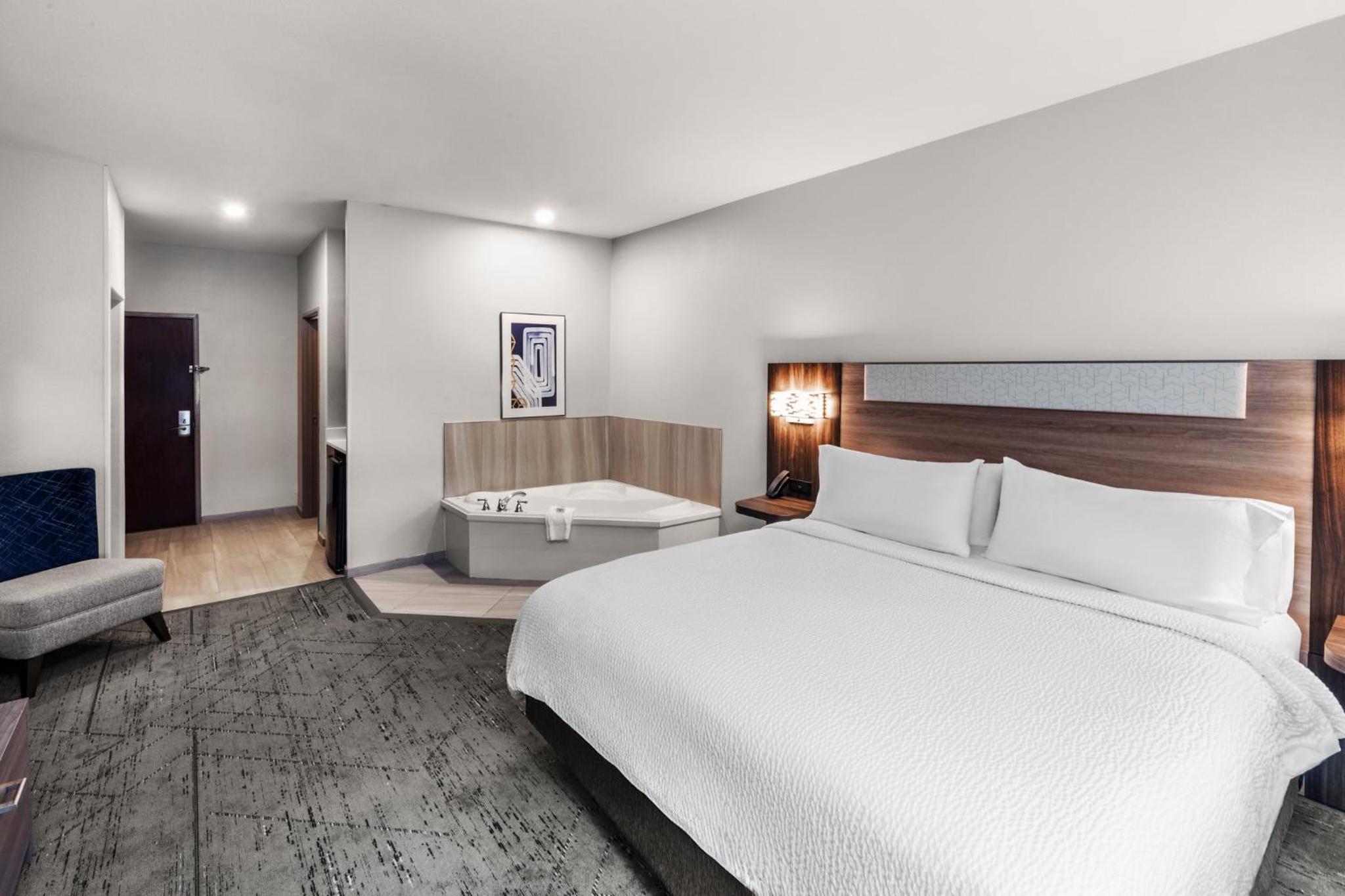 King Room with Jetted Tub - Photo 1
