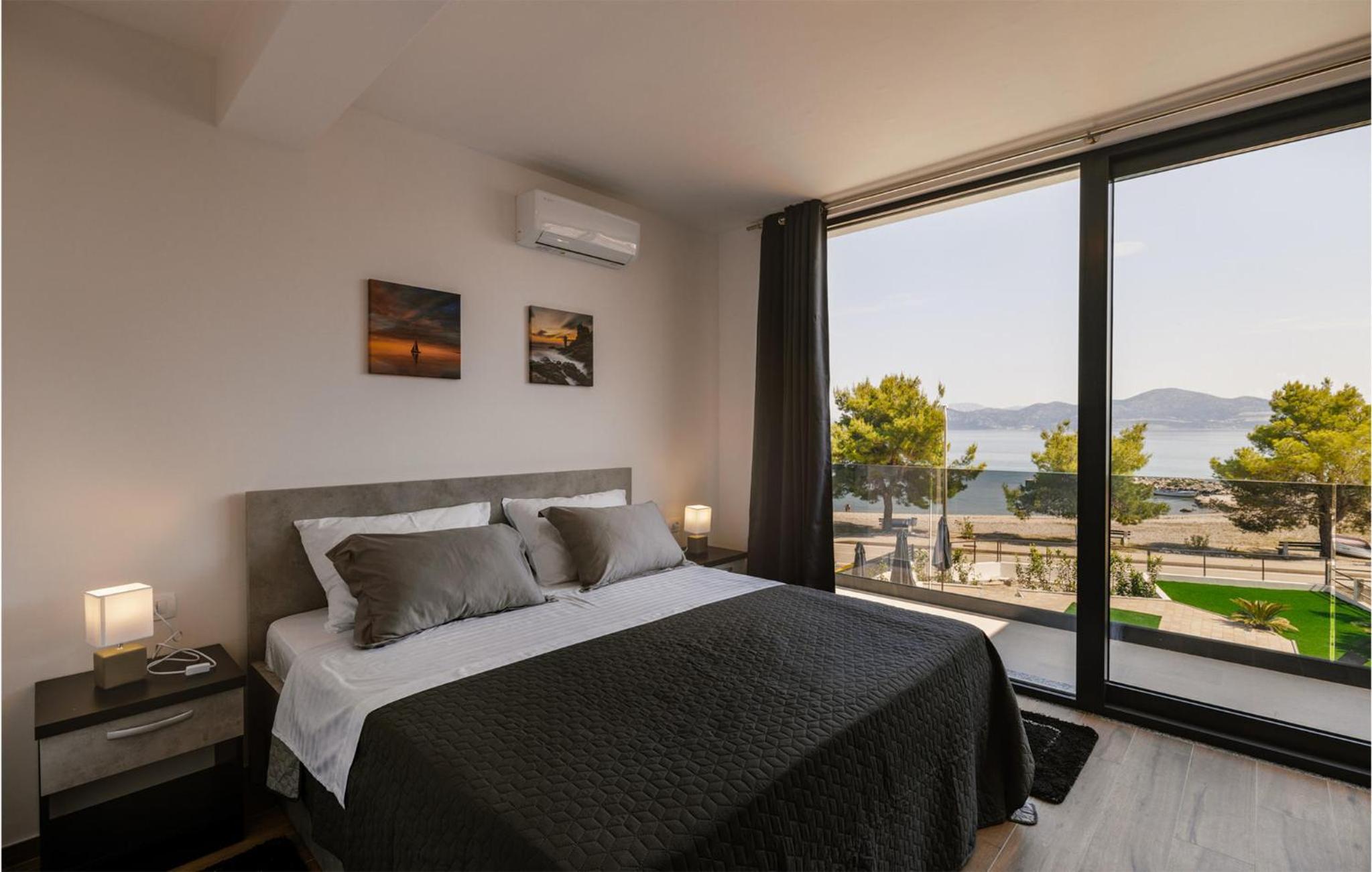 Four-Bedroom Vacation Home photo 1