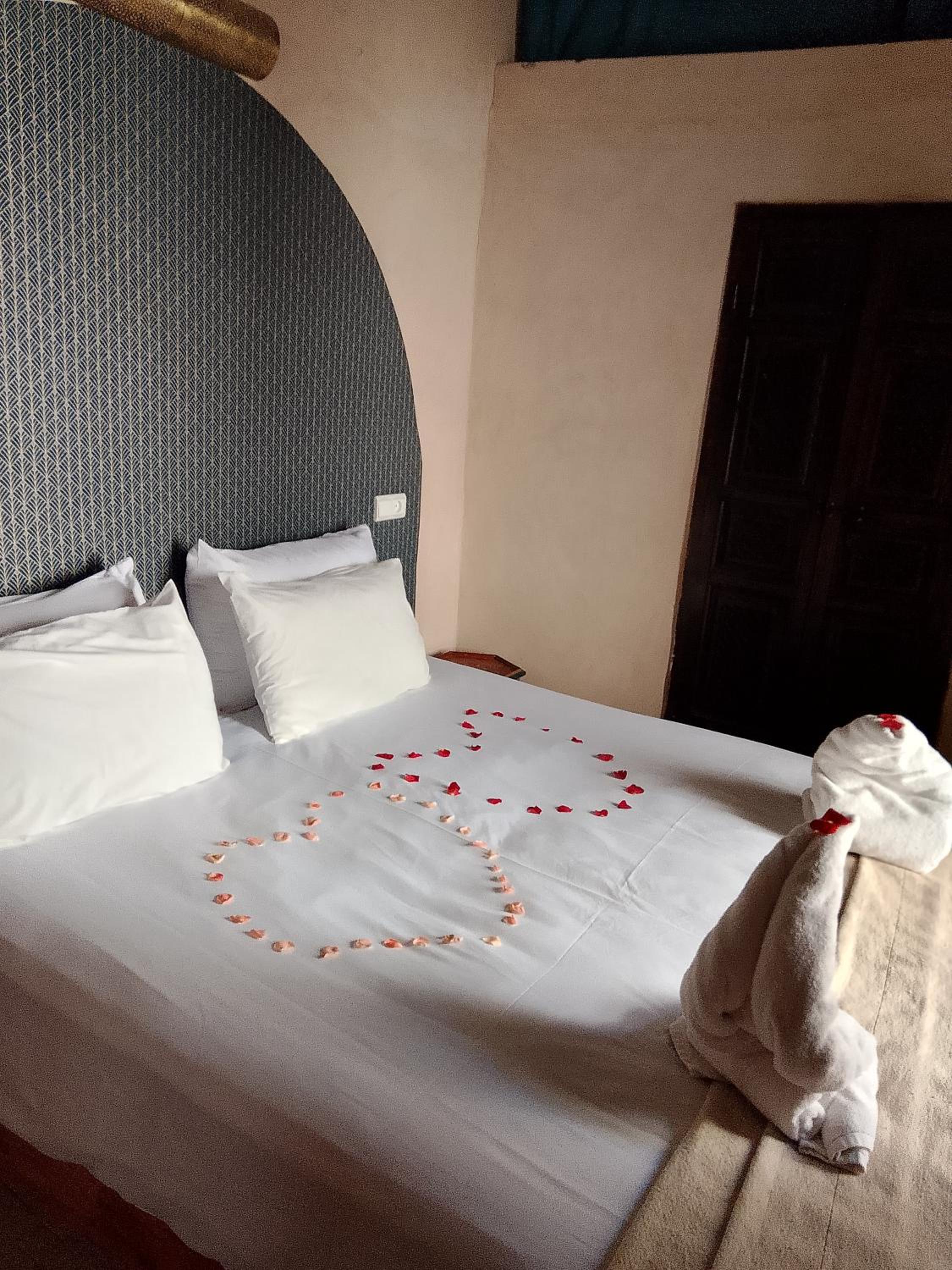 Double Room with Private Bathroom - Photo 3