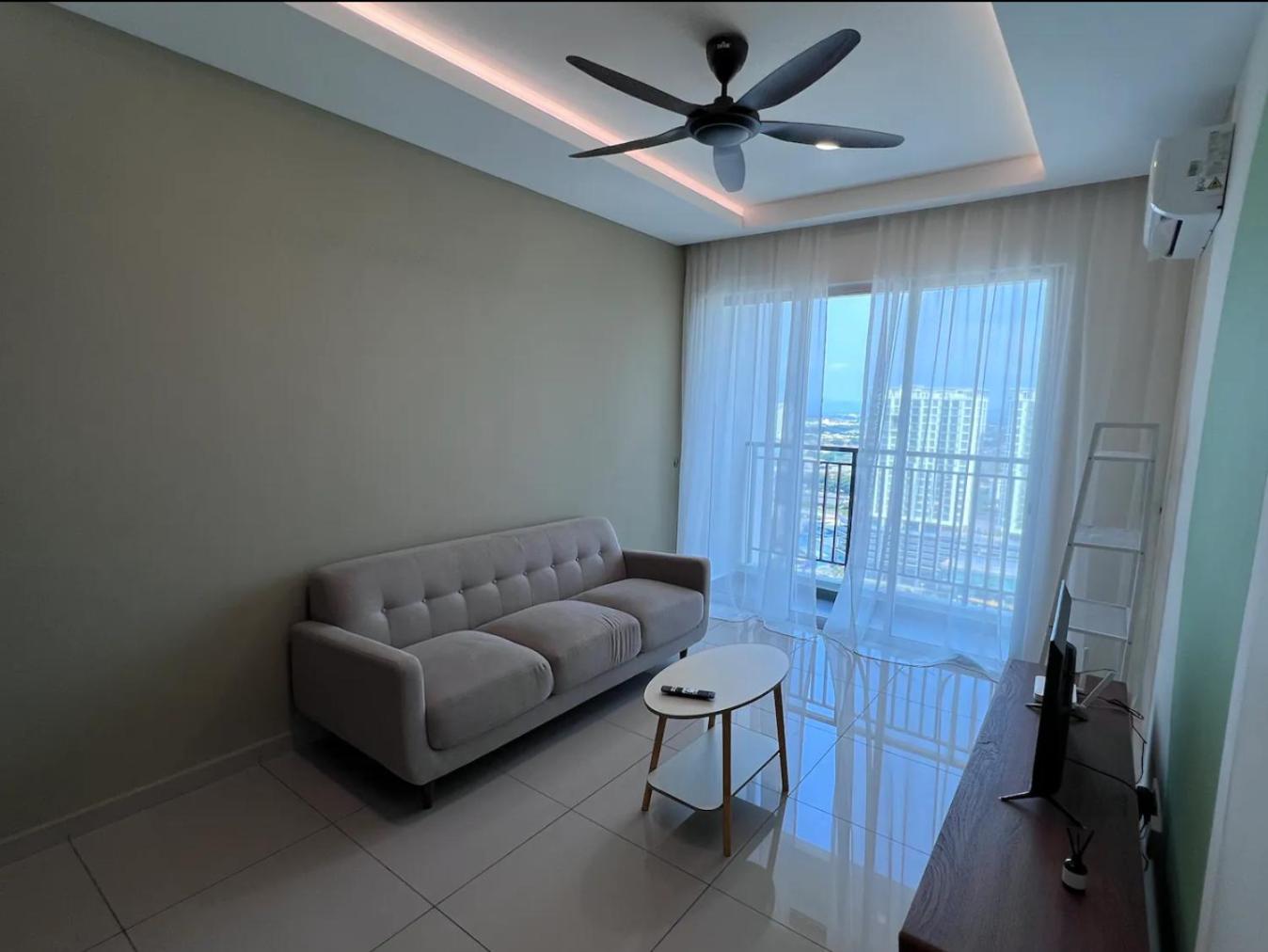 Three-Bedroom Apartment photo 3