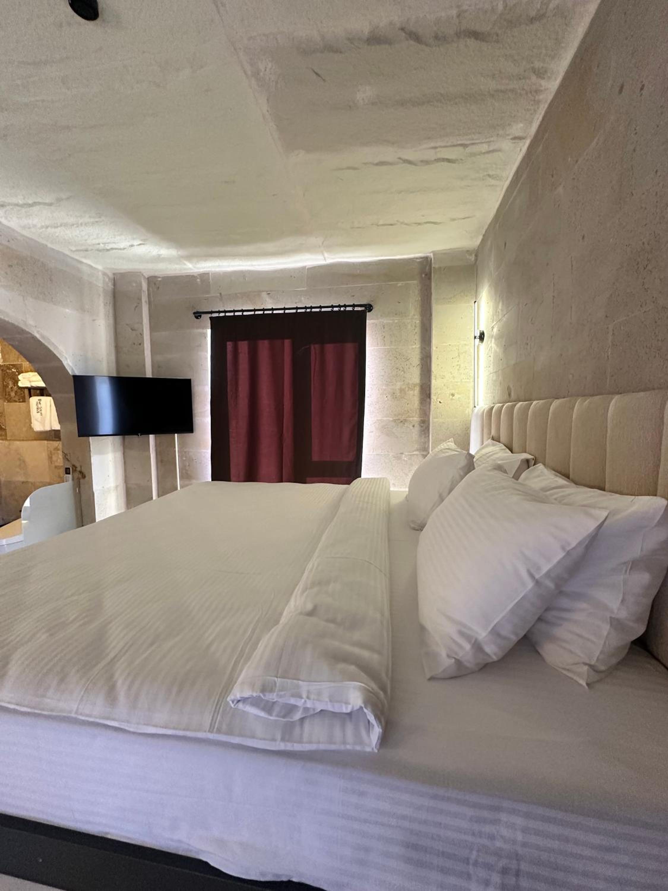 Budget Double Room - Photo 3