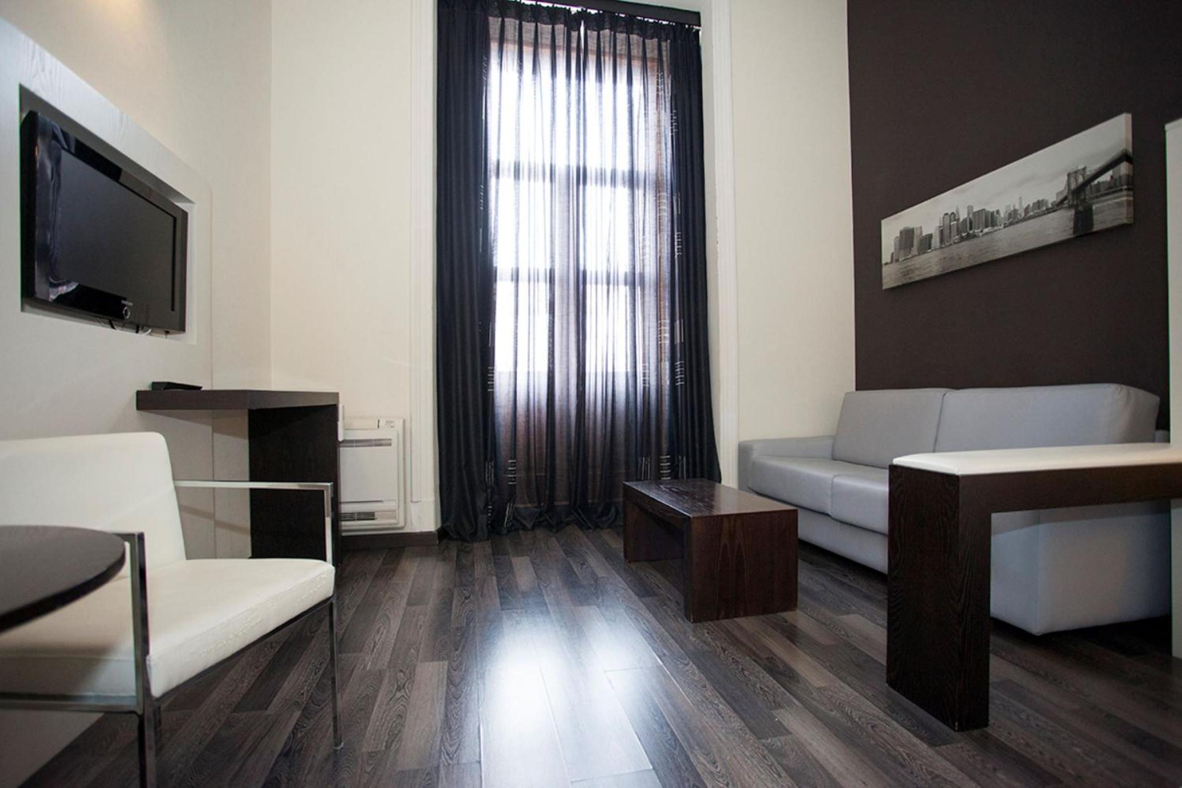 Suite with Balcony (2 Adults) photo 3